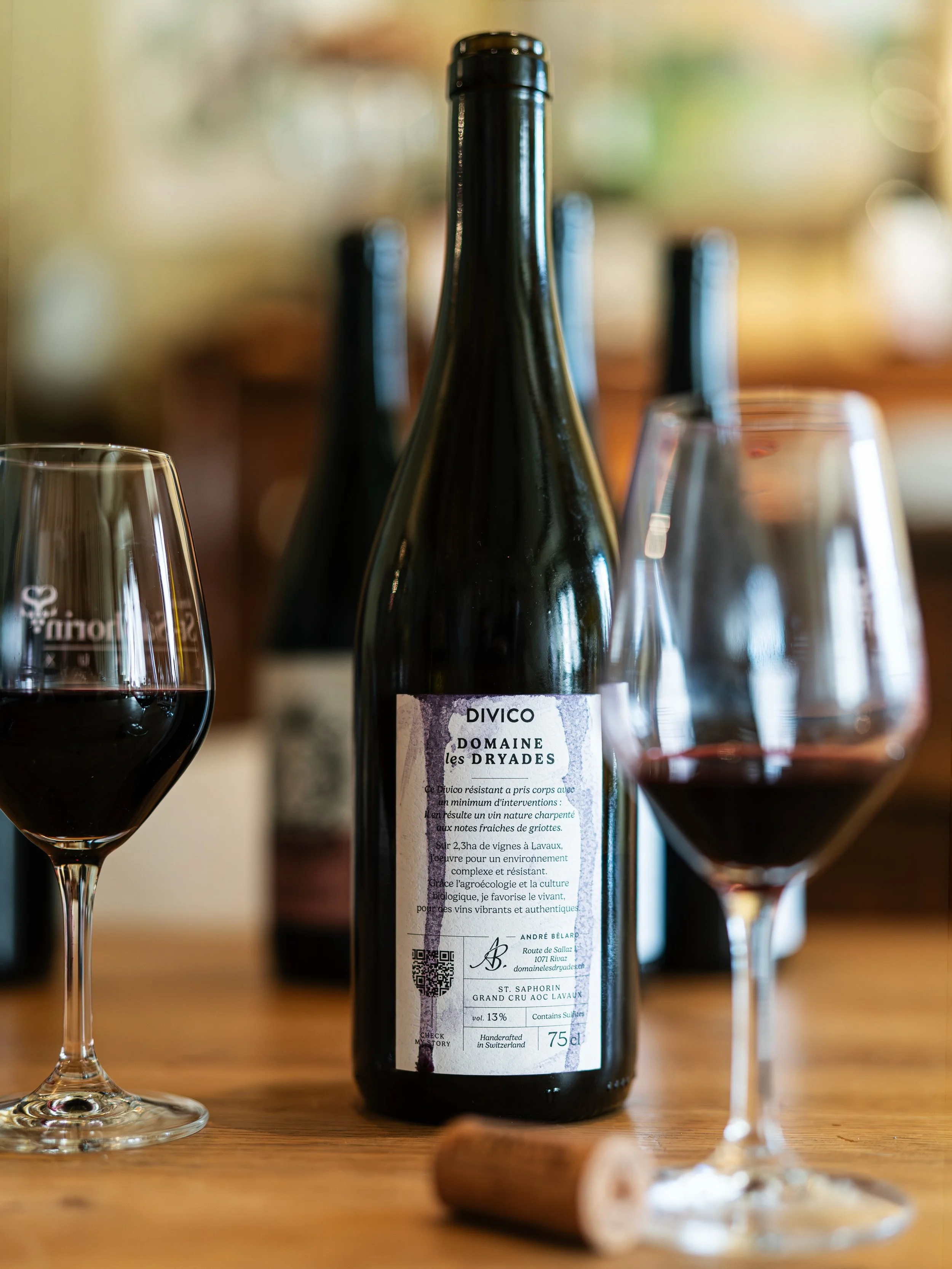 DOMAINE LES DRYADES... Konzeption und Umsetzung von Product-Design, Videos, Events, Social f&uuml;r das j&uuml;ngste Weingut aus dem Lavaux. 🍷
.
.
.
#product #design #konzeption #wine