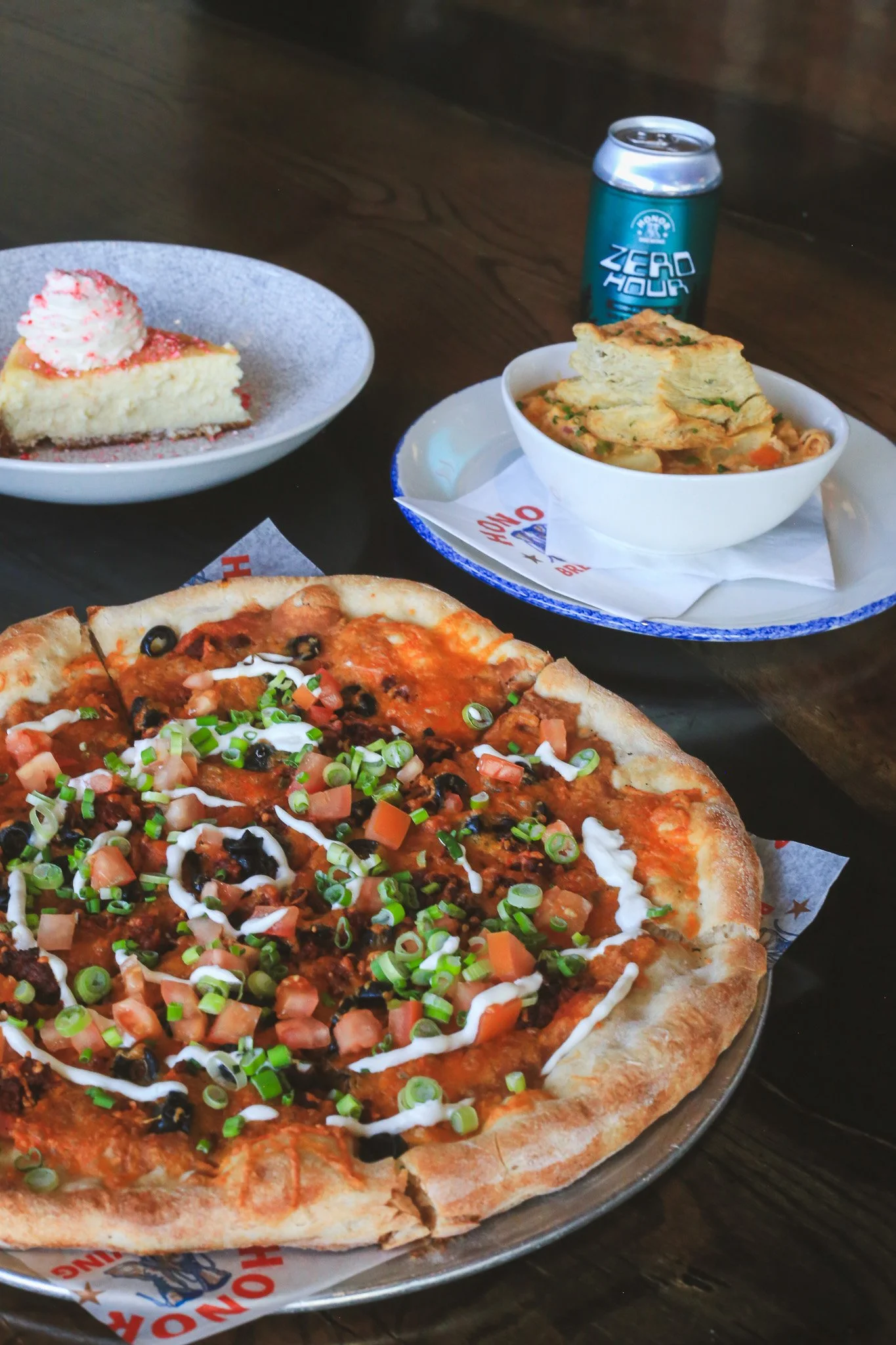 When pizza meets bold Mexican flavors.
Chorizo, refried beans, cheddar, black olives, and a sour cream swirl with fresh tomatoes and green onions.
You&rsquo;ll want this one&mdash;find it at Honor Loudoun.

 #DrinkNOVA #VAbrewery #CheersToFreedom #Cr