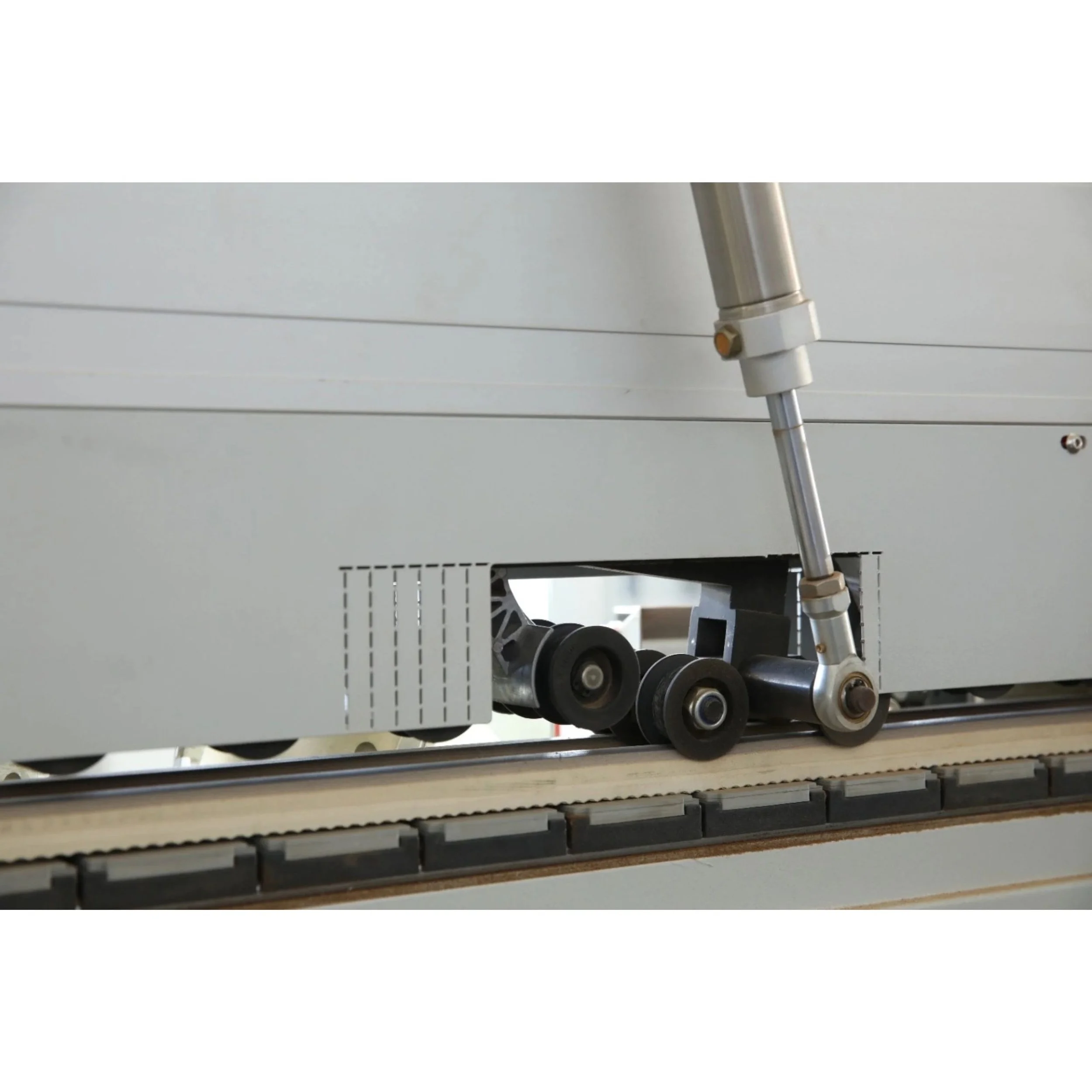 Top feed belt pressure system
