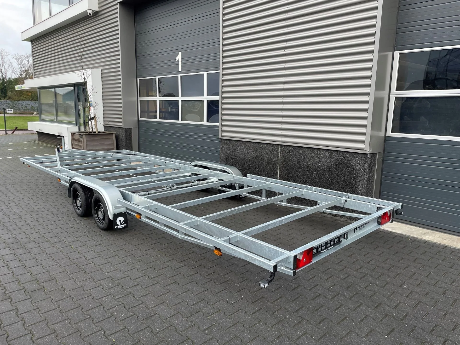 Tiny house 780 platform 2x1800kg1.jpg