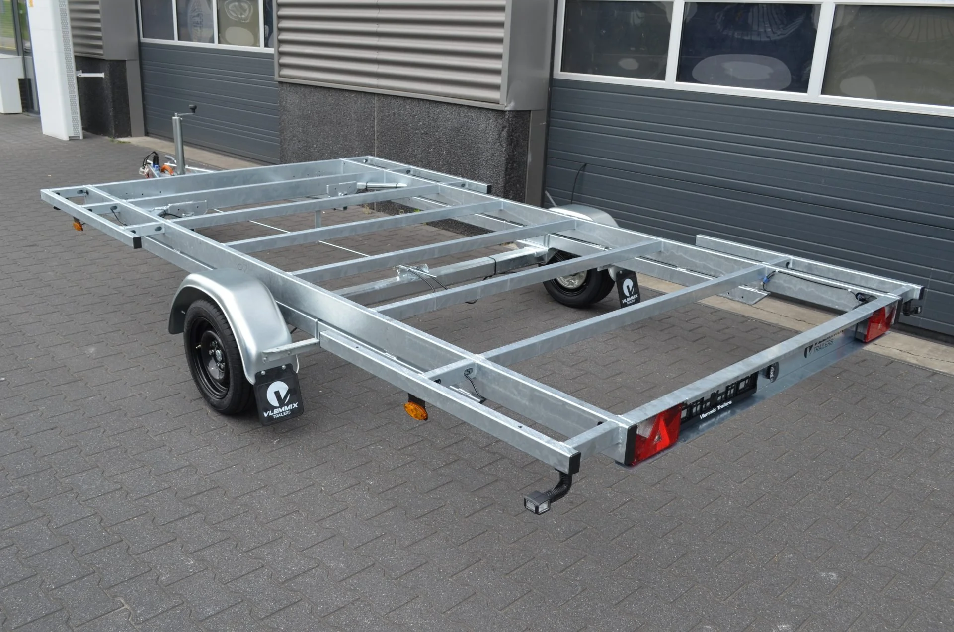 Tiny house 300 plateau 1×1800 kg1.jpg