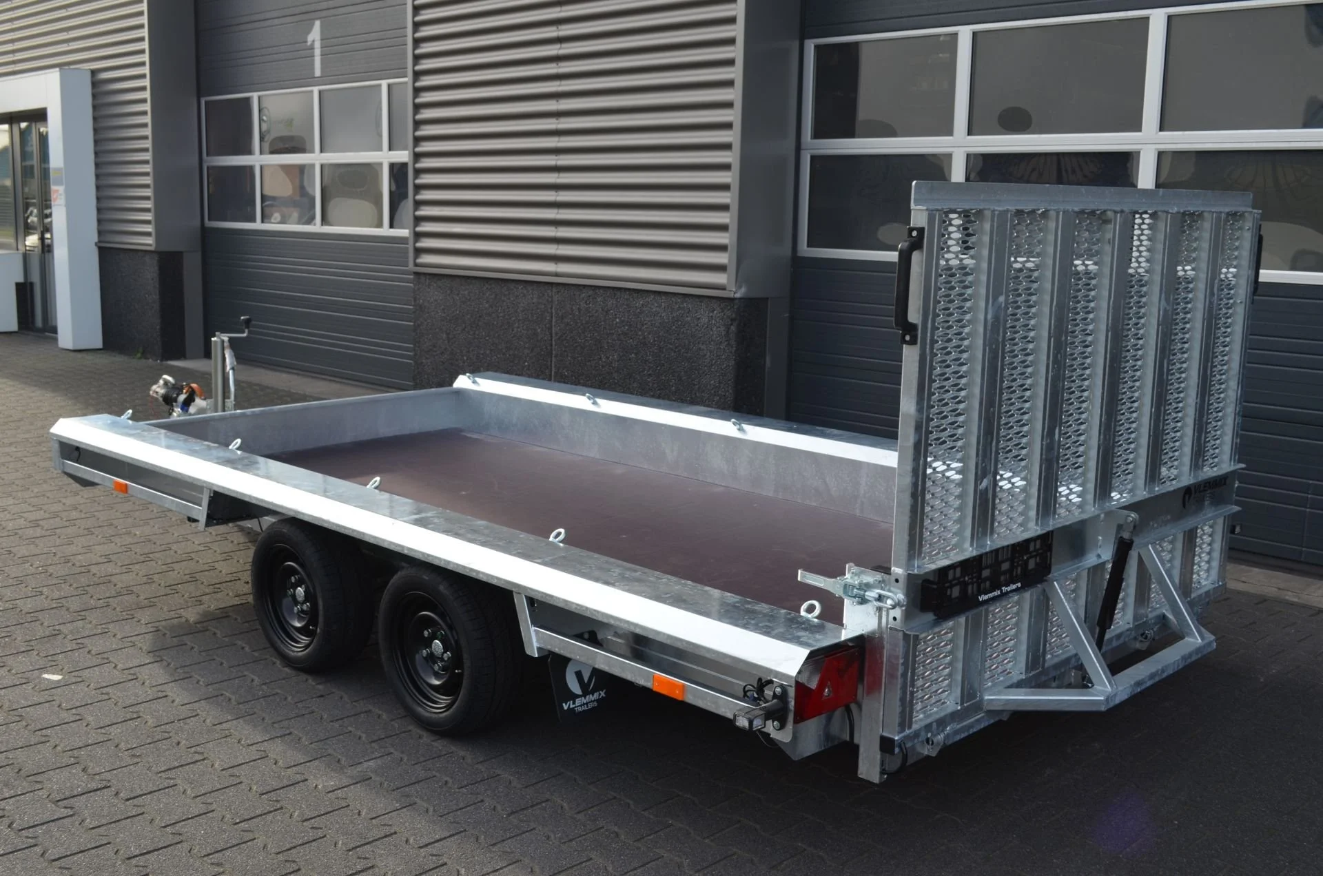 Machine transporter 3000kg – 4m x 1.8m1.jpg