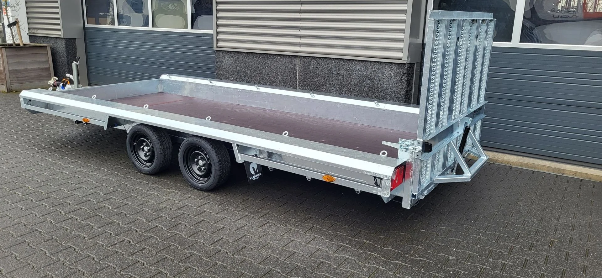 Machine transporter 3000kg – 4.8m x 1.8m2.jpg