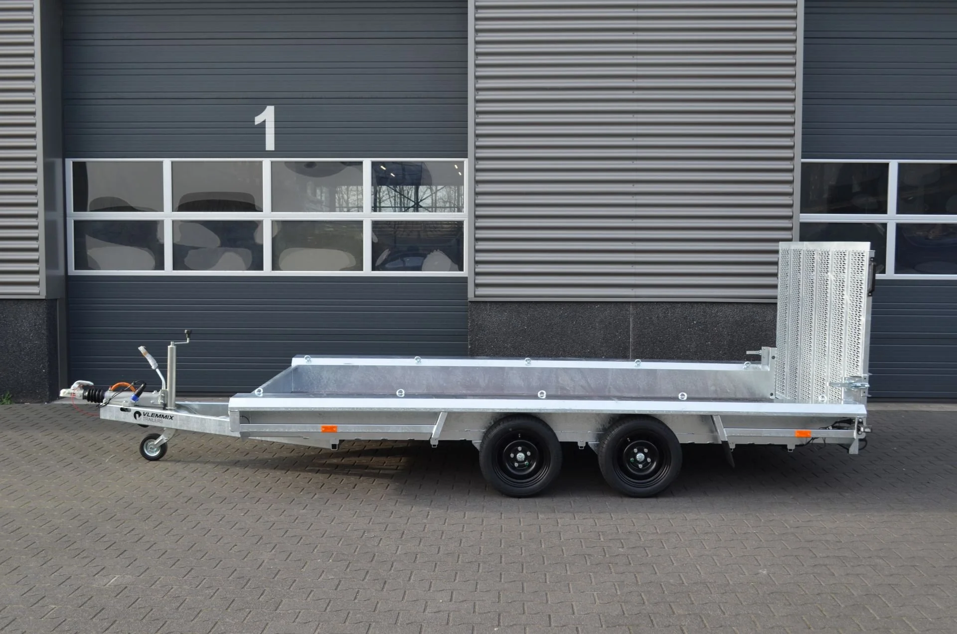 Machine transporter 3500kg – 4m x 1.8m.jpg