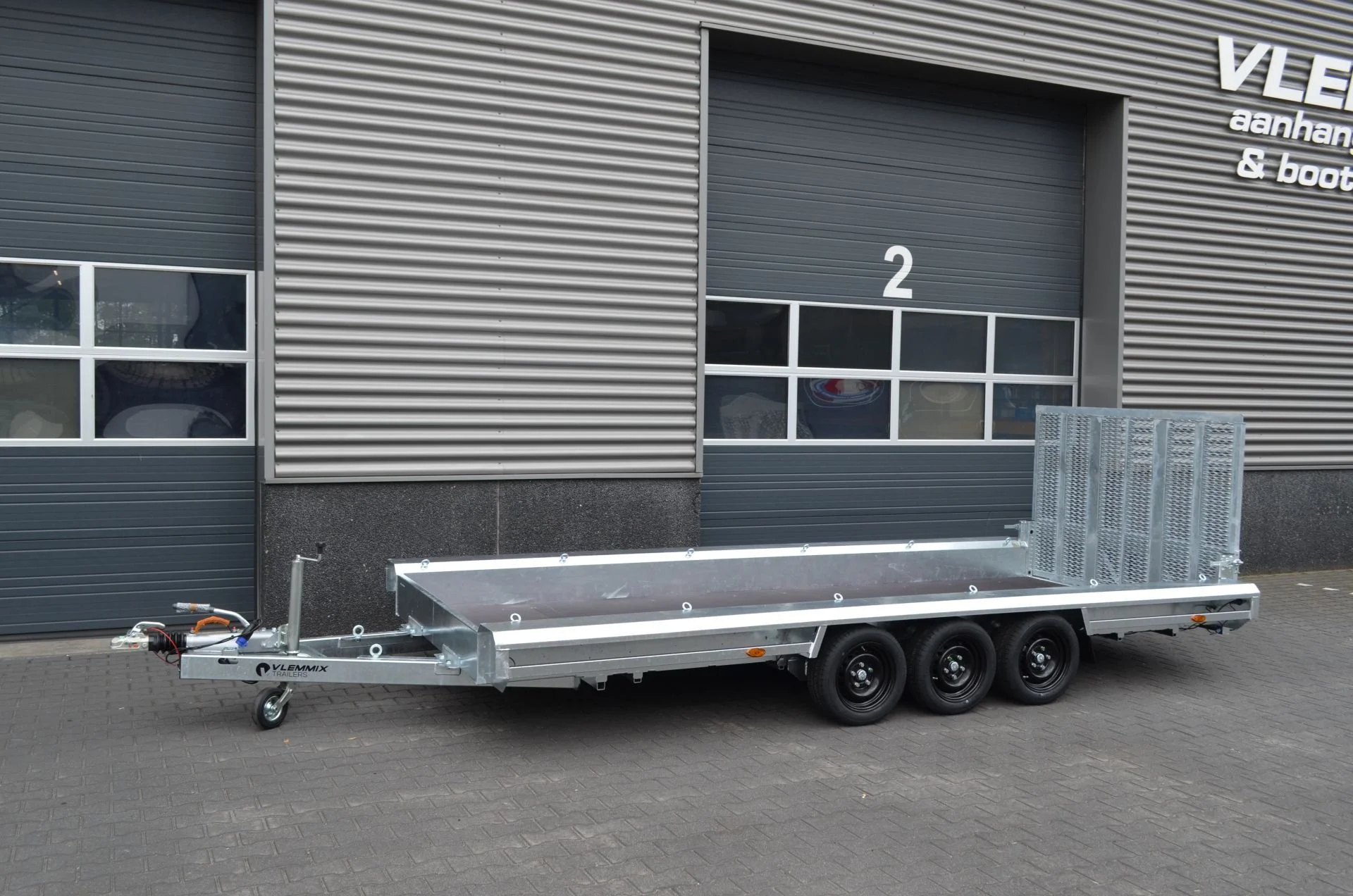 Machine transporter 4.8m x 1.8m – 3x1500kg.jpg