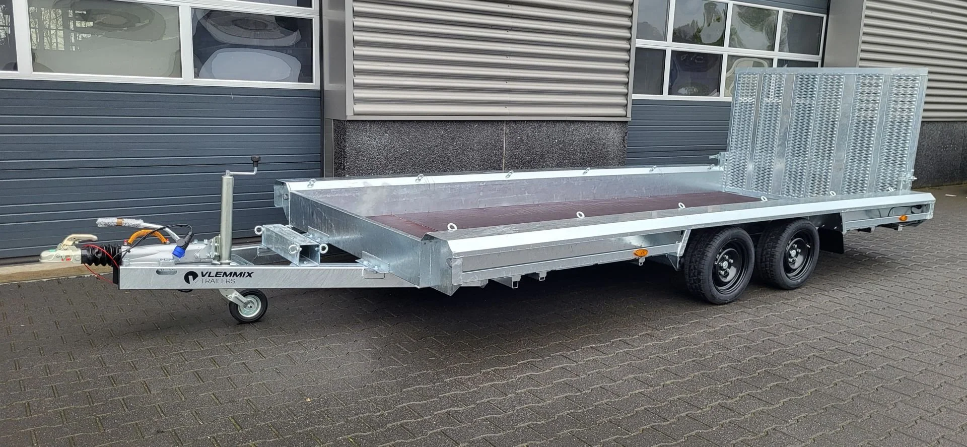 Machine transporter 3000kg – 4.8m x 1.8ms.jpg