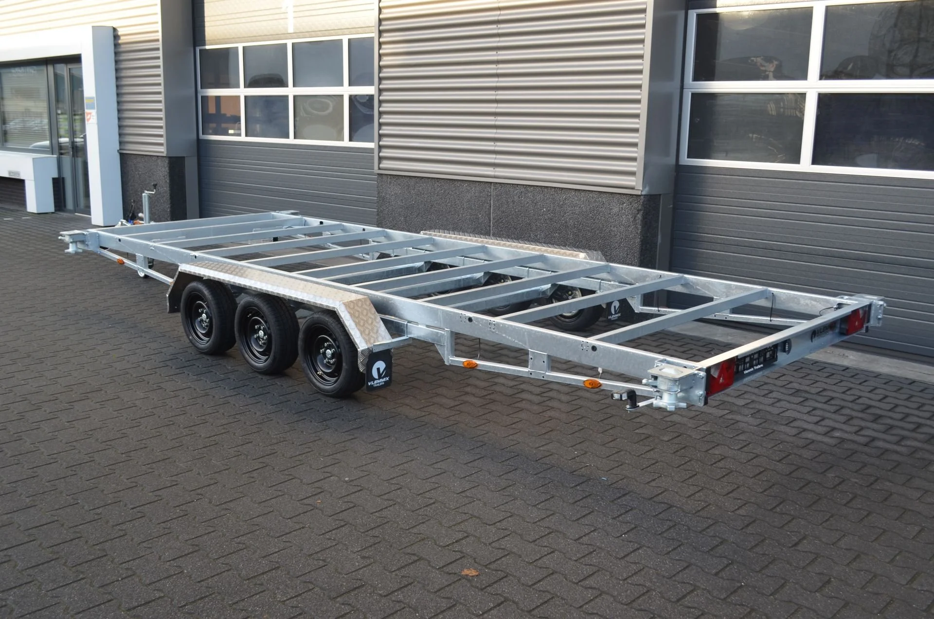 Container Trailer 3×1350 kg 20FT.jpg