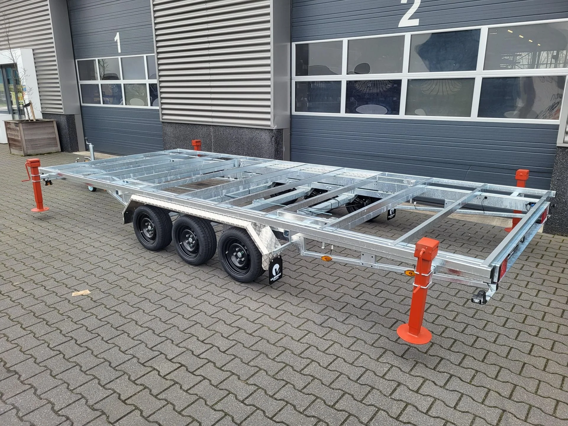 Detachable Trailer 660 3×1350 kg1.jpg