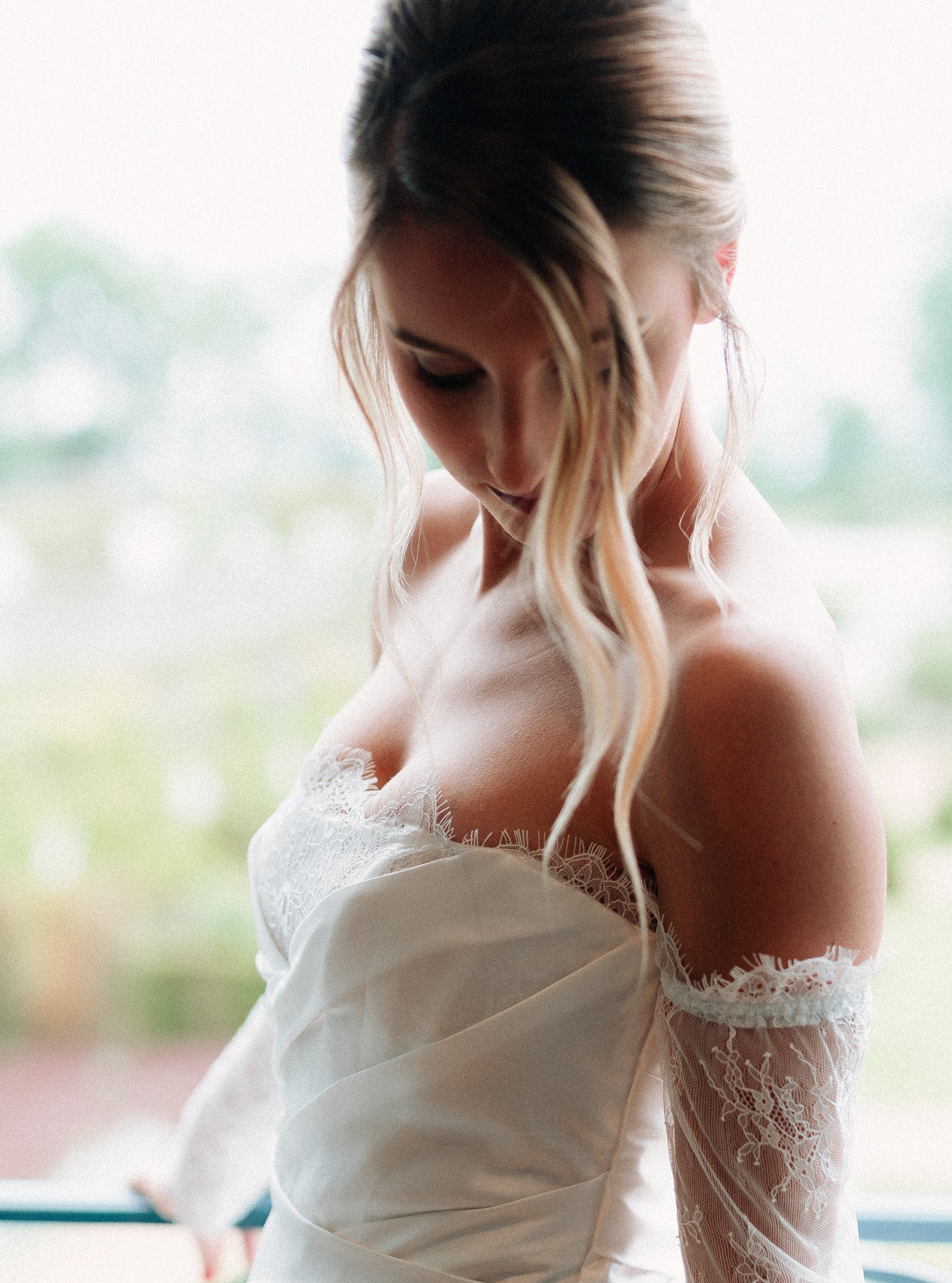 Save this before planning your wedding budget. 

Around 35 to 45% for the venue and catering.
The foundation of your celebration and where your guests spend most of their time.

10 to 15% for photography and videography.
Because once the day is over,