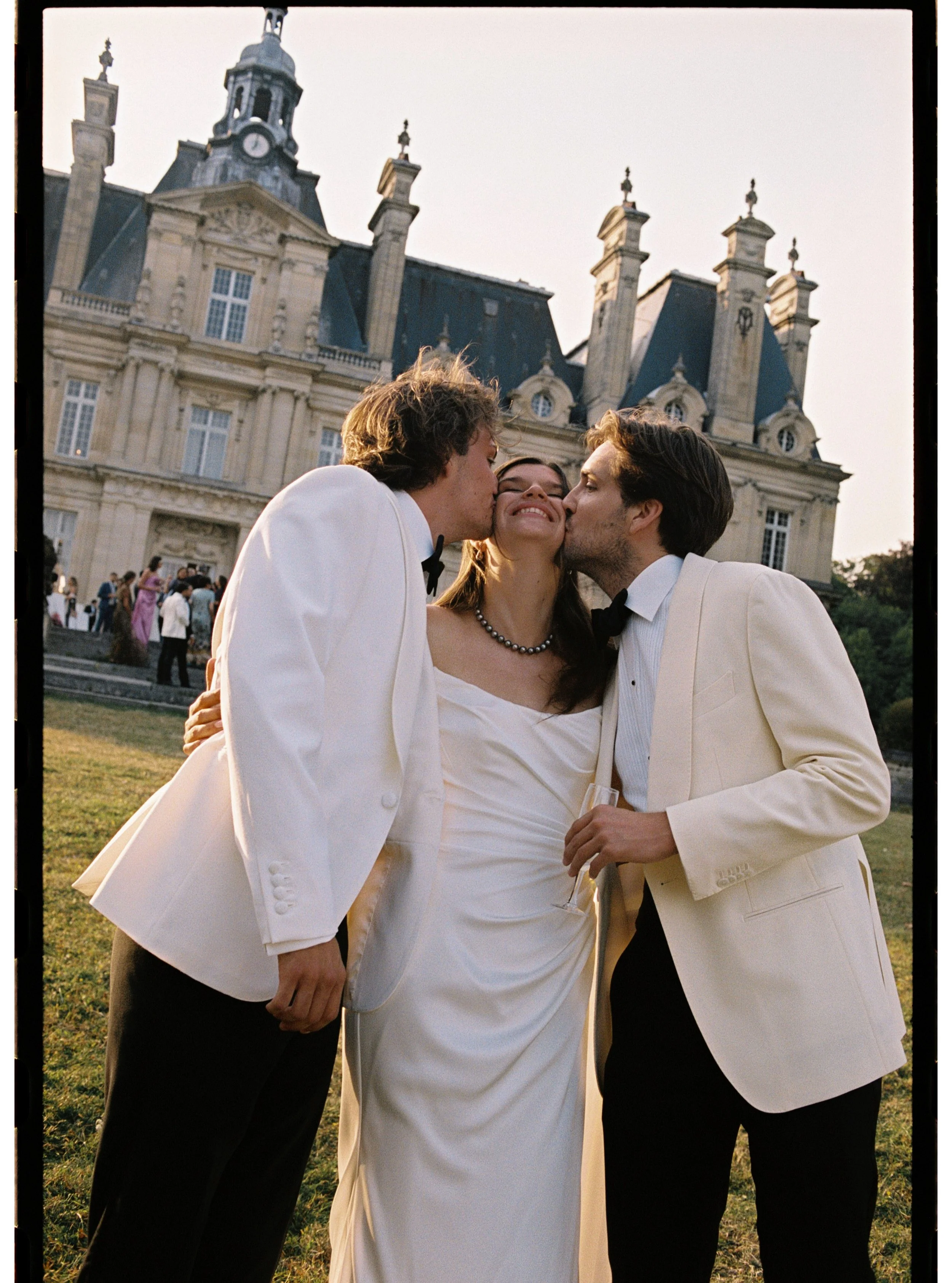 Before everything else, there were the three of them. Giulia and her brothers share such a beautiful bond, filled with love, laughter, and a lifetime of memories. 

And of course, they recreated their iconic photo, a little tradition that has followe