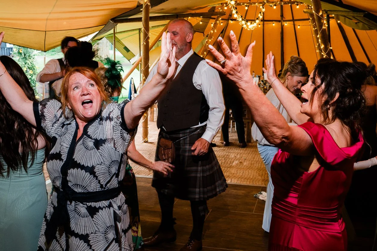 Dunollie Castle Wedding-63.jpg