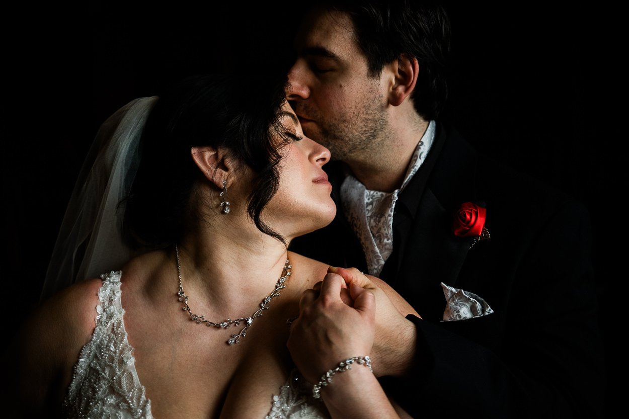 Romantic-photograph-of-bride-and-groom-in-beautiful-light-in-Edinburgh