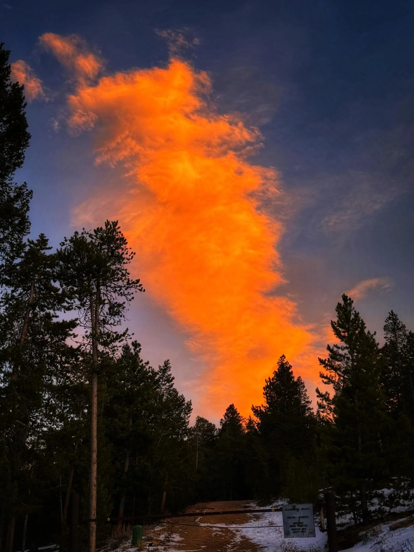 Even though I&rsquo;m still recovering from a nasty head cold, I&rsquo;ll still step outside in the 41 degree windchill in shorts to take a quick few photos of the sunset. 

Sunsets and sunrises have their own season just due to the tilt of the earth