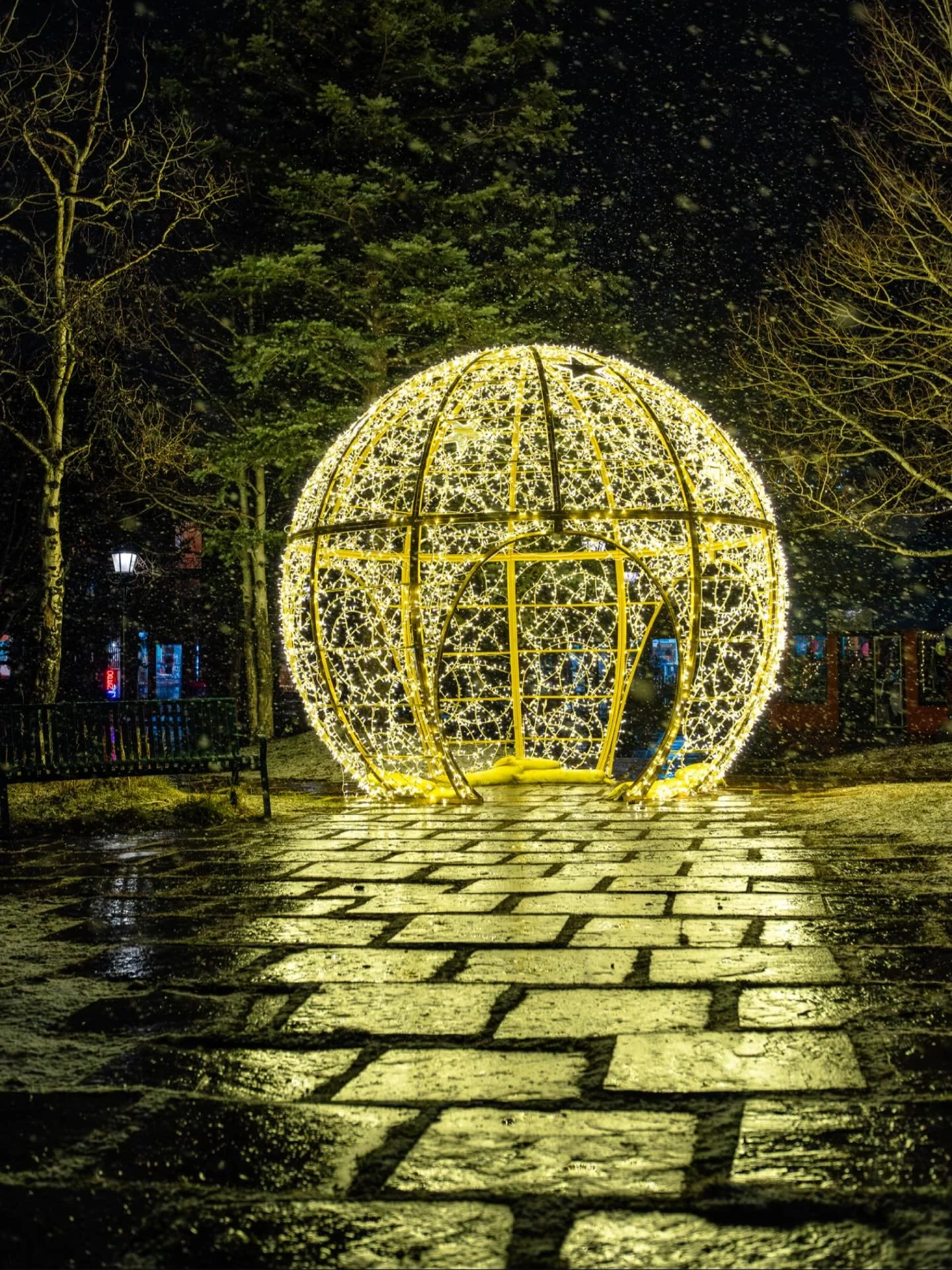 I must be a moth cause this bright sphere kept calling to me.  This was taken just as the snow was starting to fly.  More snow this week so probably worth another visit.  #light #estespark #moth #fujifilm #estespark