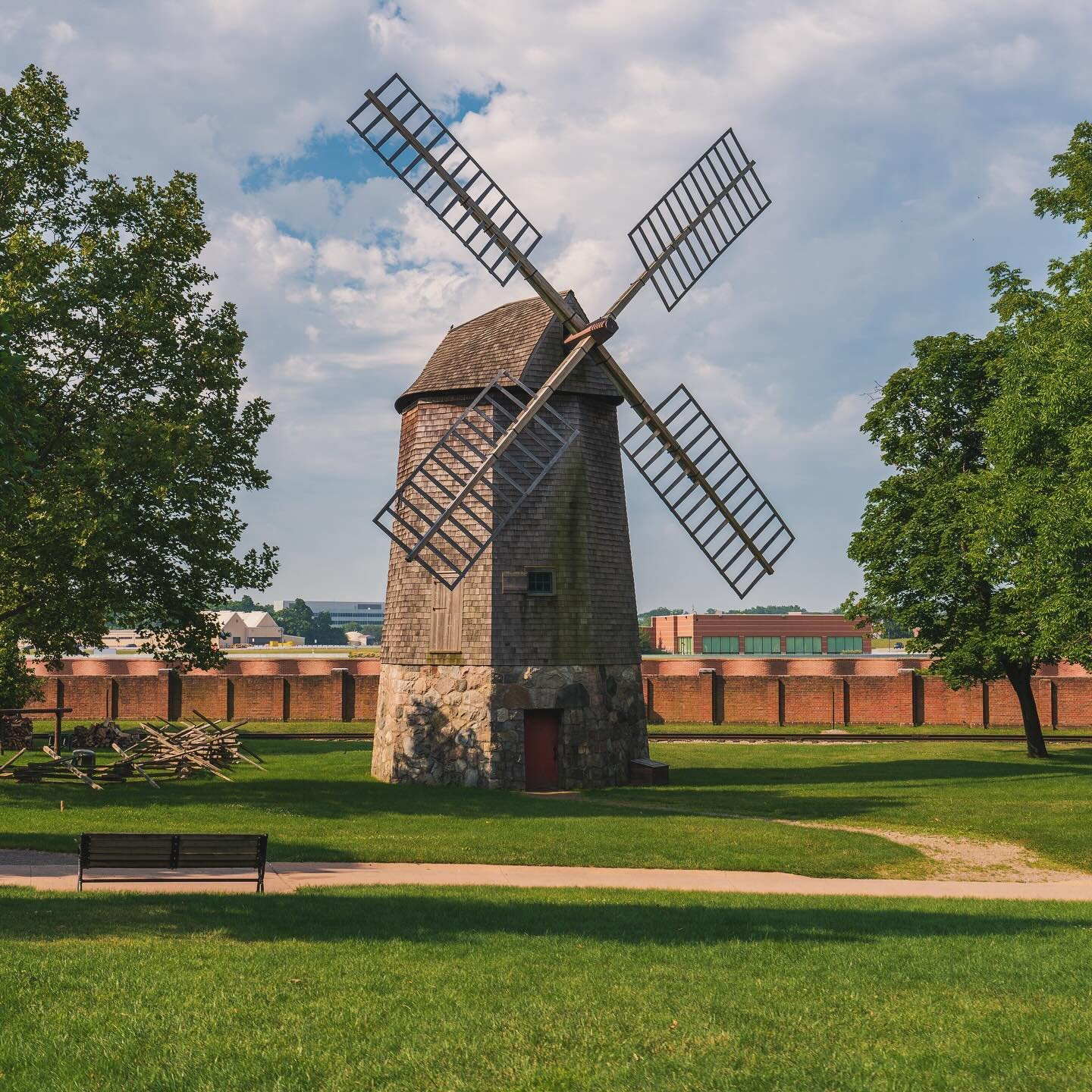I always love a good windmill.

#windmill #dutch #detroit #greenfieldvillage #museum #henryford #dearborn #michigan #1800s #history #old #olde #simplertimes #248 #memories #stillgood #classic #better #liveon #preserved #goodtimes #beautifulday #lands
