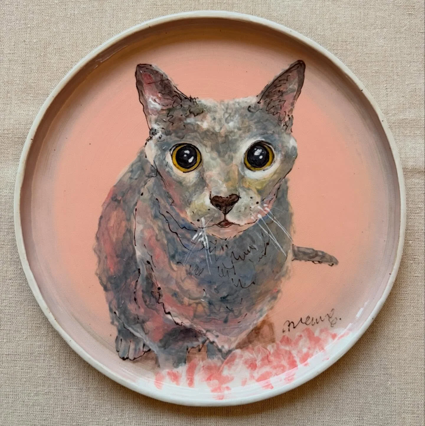 &ldquo;He was always sitting there and staring at my auntie.&rdquo;😢
그리는 동안 마음을 먹먹하게 하던 저 눈. 🩷

#pottery
#painting 
#cat