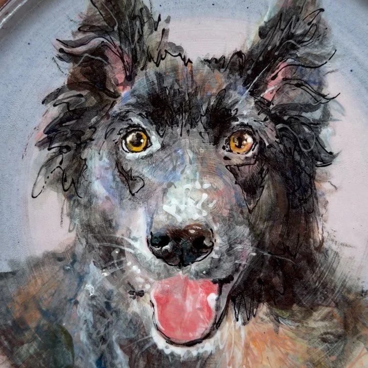 Beautiful dog plate. 🖤💙🖤💙🖤

#plates 
#pet
#painting