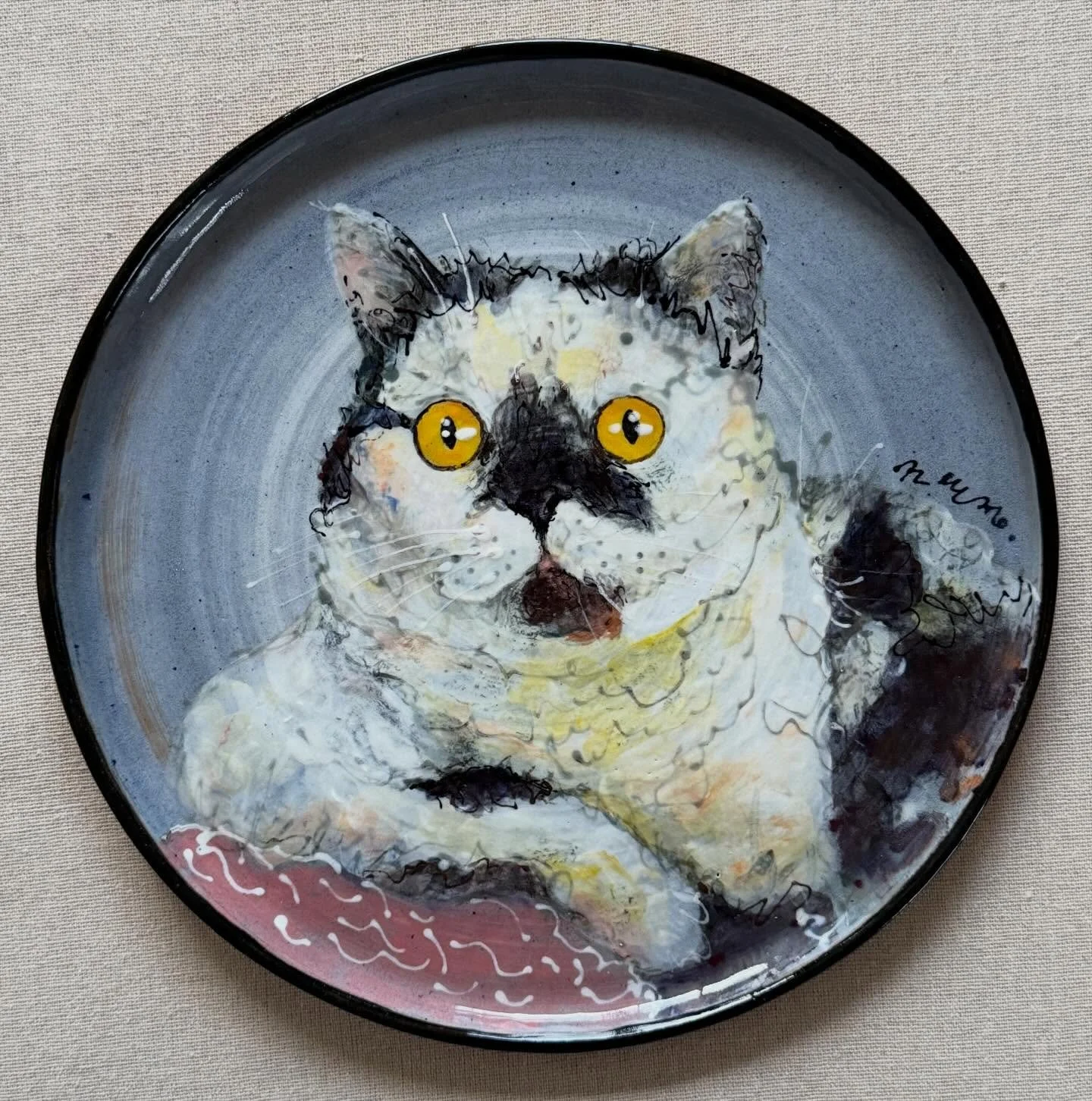 Really cute cat. Just too cute 🥰 🩷❤️

#pottery
#paint
#cat