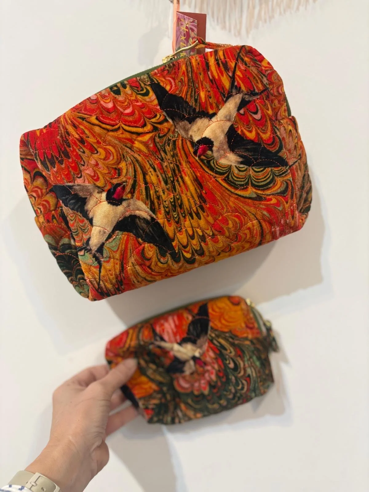 matching wash bags .JPG