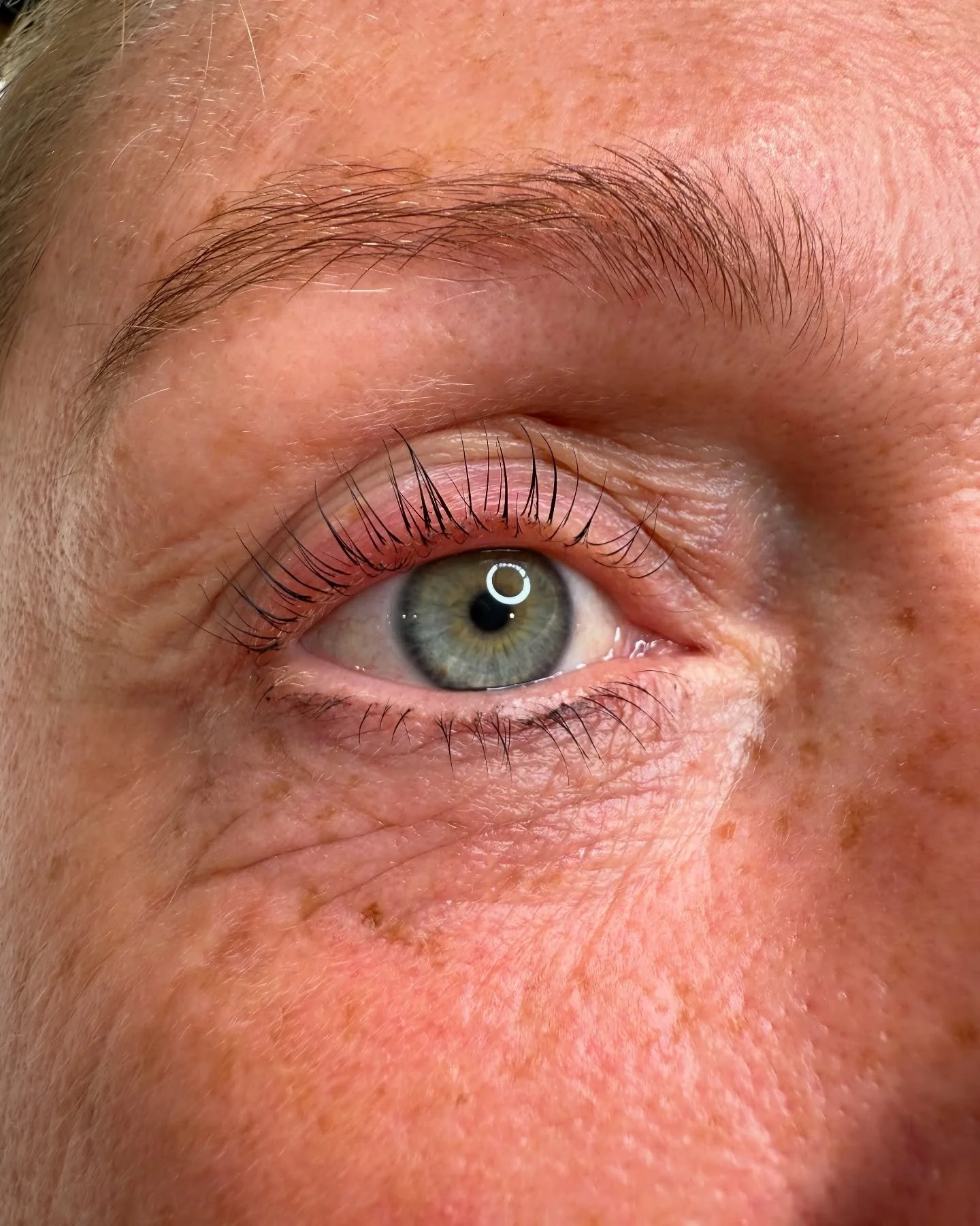 Lashes are lifted, curled and tinted for a fuller, more defined look with zero mascara 🫶🏻
📅 Book your appointment via the link in bio
#lashliftwoking #wokinglashtech #wokinglashes
#guildfordlashes #lashlift #wokingsalon #gelnailswoking #woking