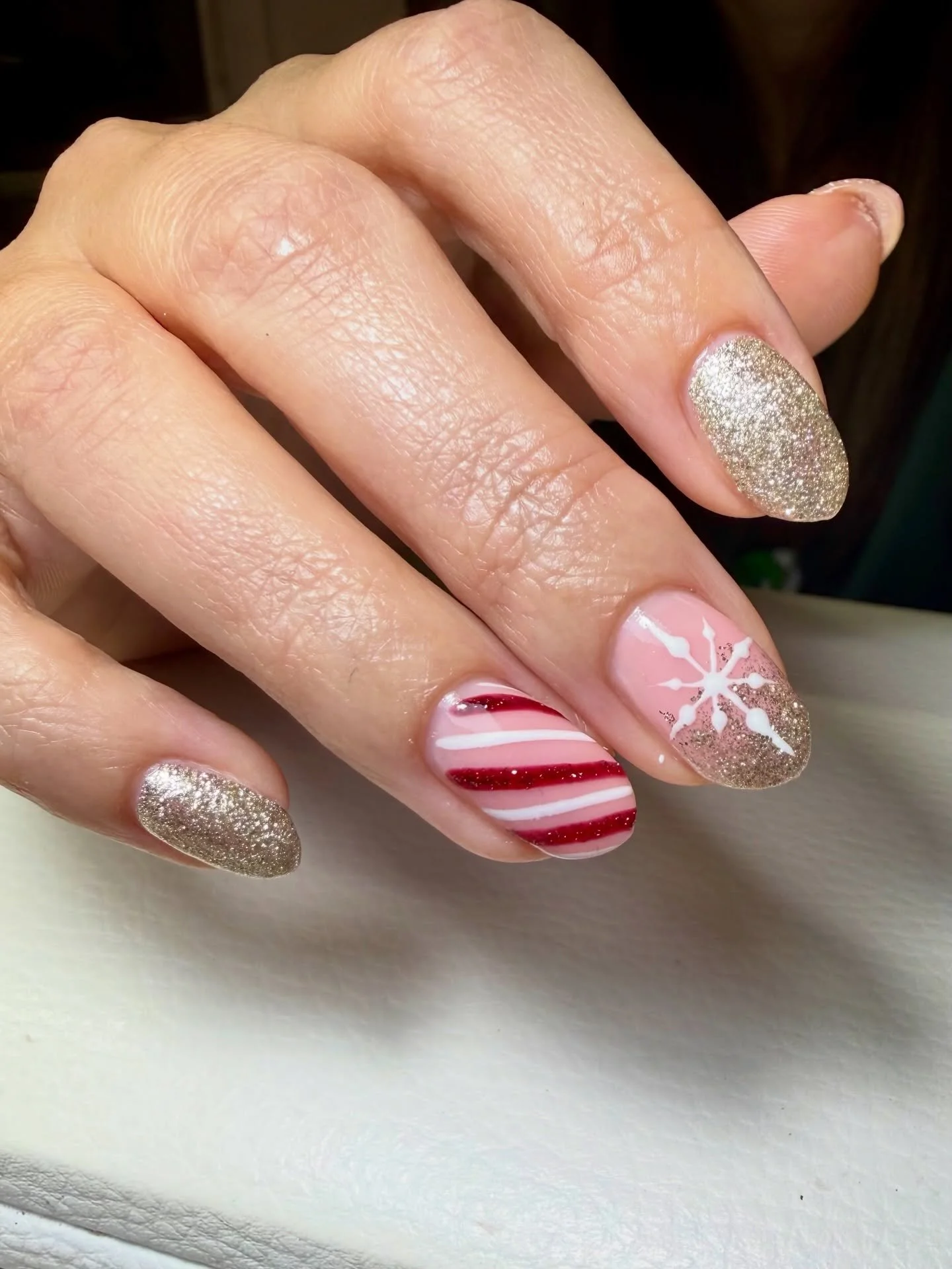 #candycanenails #showscratch #nailideas #nailart #nails #nailinspo #thegelbottle #wokingnails #gelbottle #gelpolish #scratchmagazine #autumnnails #TGBInsider #christmasnails #rednails #wokingnailtech