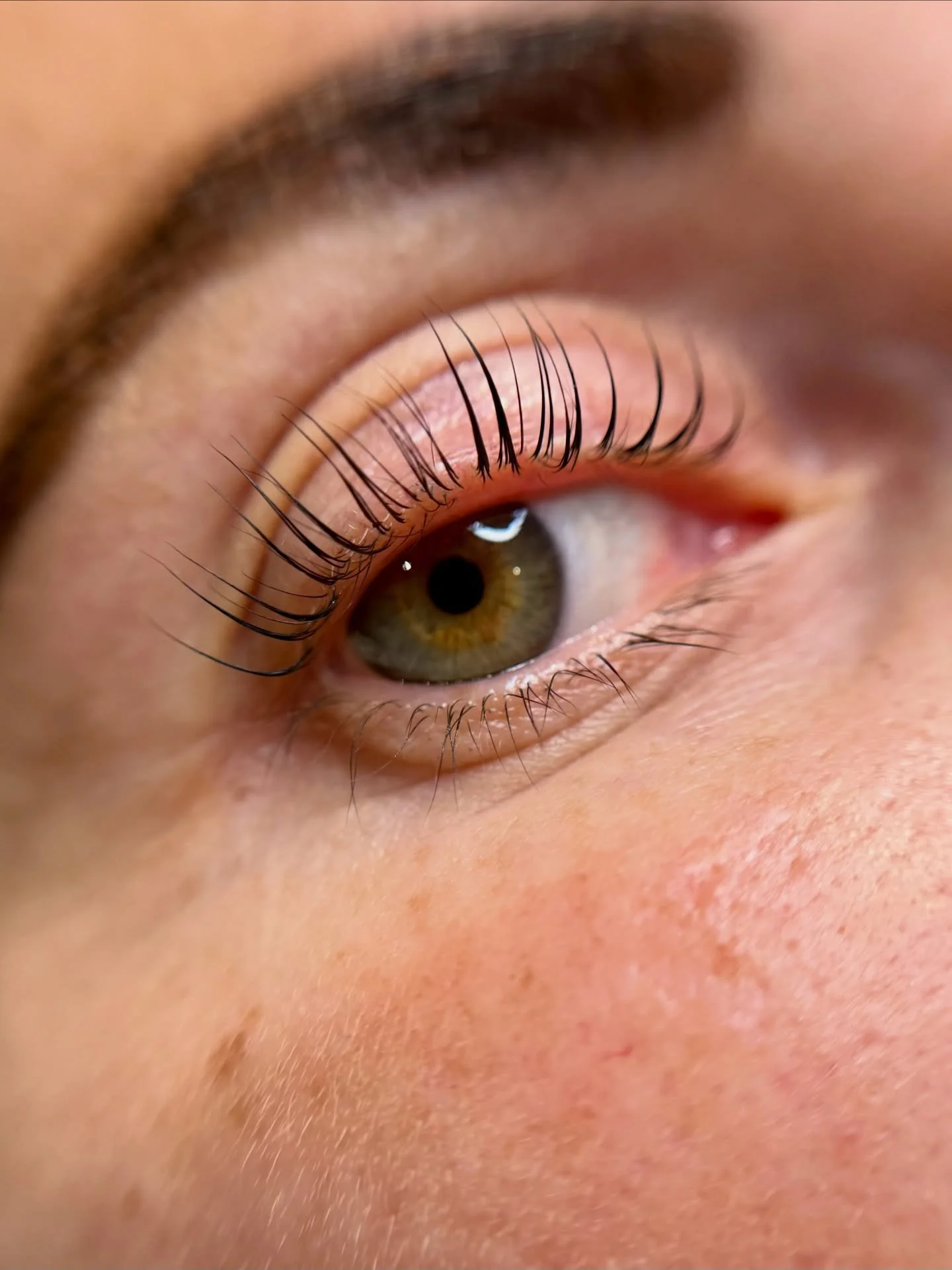 If you love looking put together without doing anything&hellip; this one&rsquo;s for you 😌
Lifted, curled and defined, using only your natural lashes. No extensions, no mascara, no effort 🙌 

#lashliftwoking #wokinglashtech #wokinglashes
#guildford