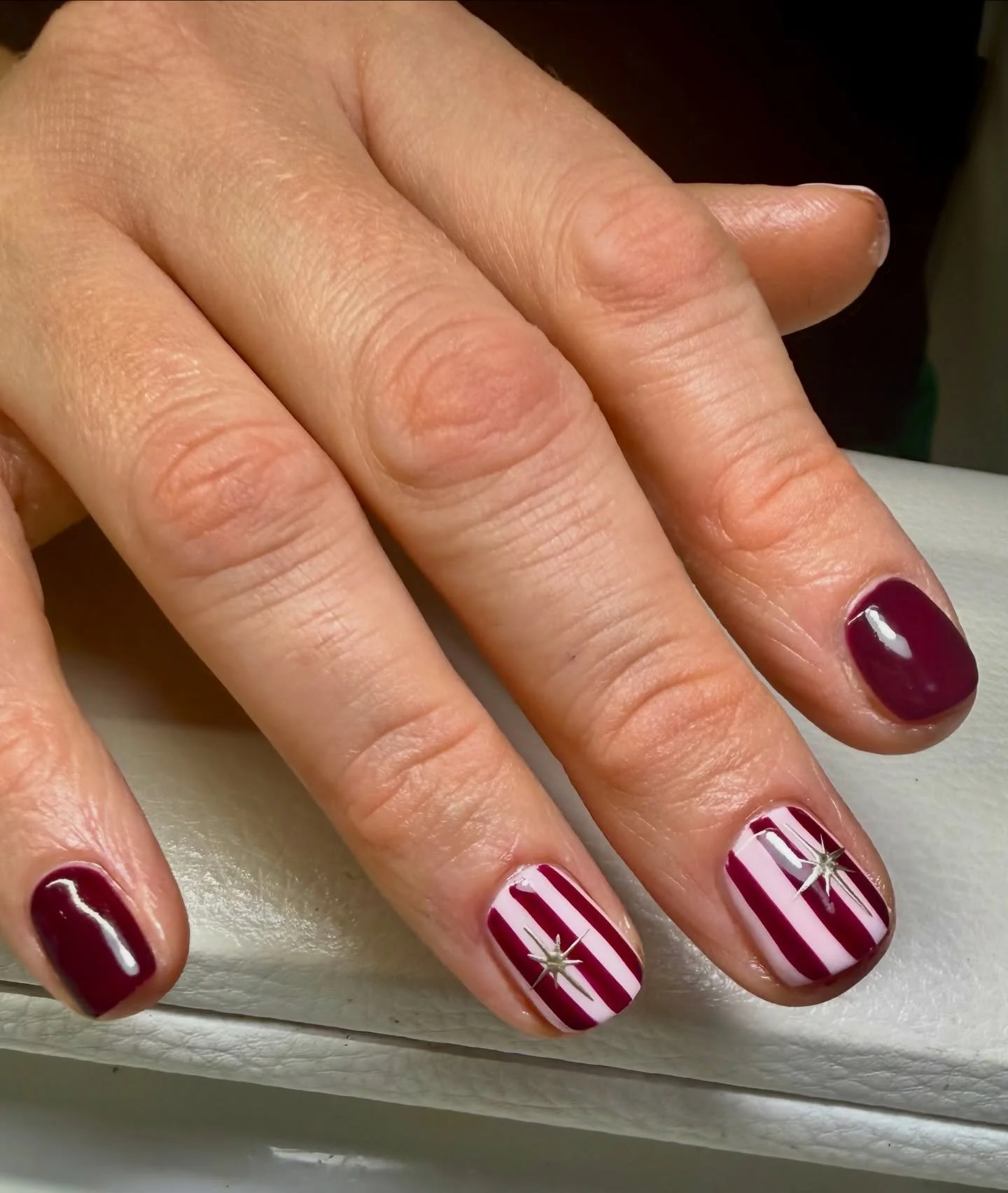 These colours together 😍 🫶🏻 

#winternails #showscratch #nailideas #nailart #nails #nailinspo #thegelbottle #wokingnails #gelbottle #gelpolish #scratchmagazine #festivenails #TGBInsider #christmasnails #rednails #wokingnailtech