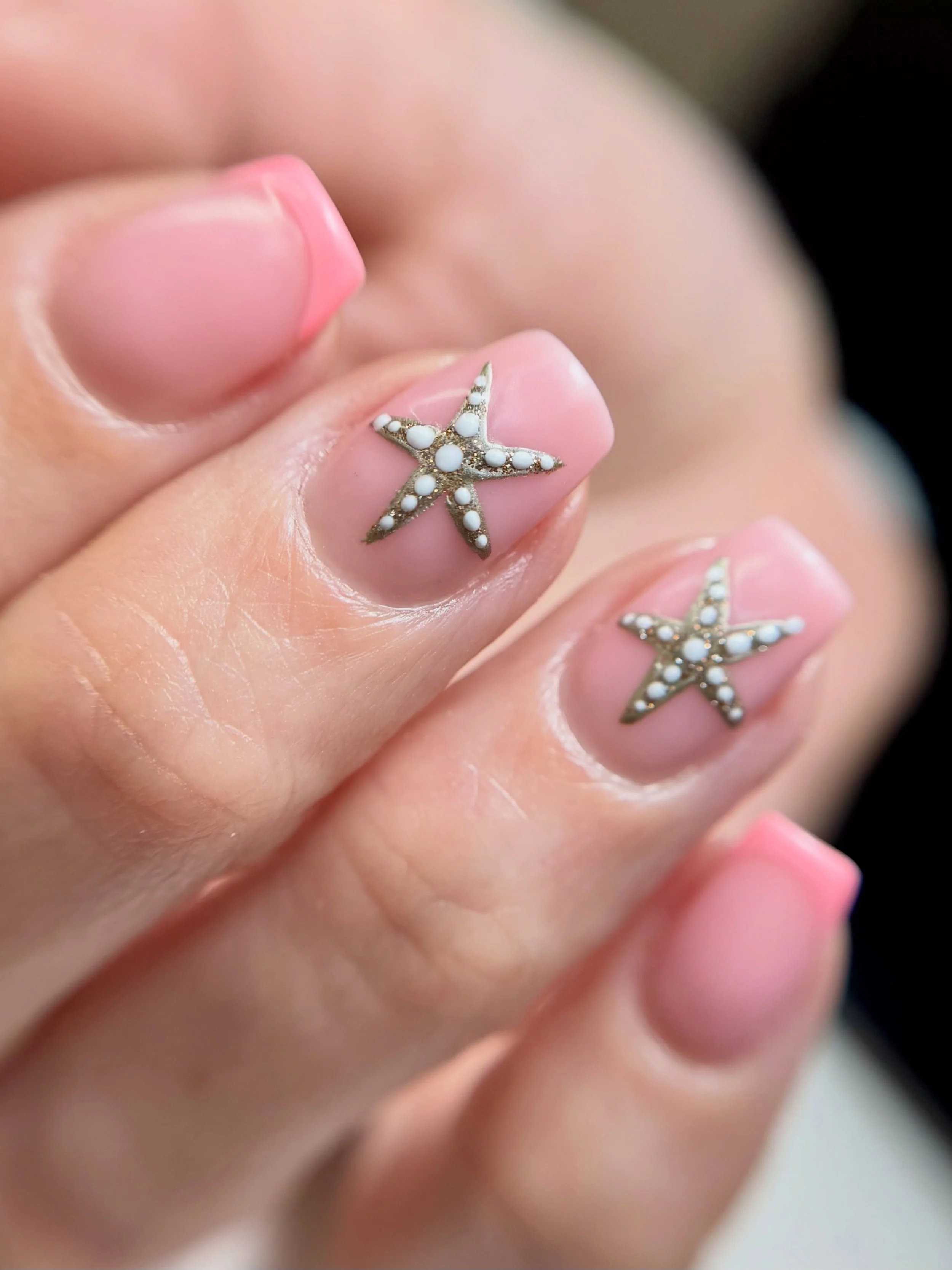 🌴✨ Holiday nails = holiday confidence. 

If your holiday is coming up&hellip; so should your nail appointment!
Book your pre-holiday pamper via the link in my bio. 

#starfishnails #beachnails #wokingnailtech #biabwoking