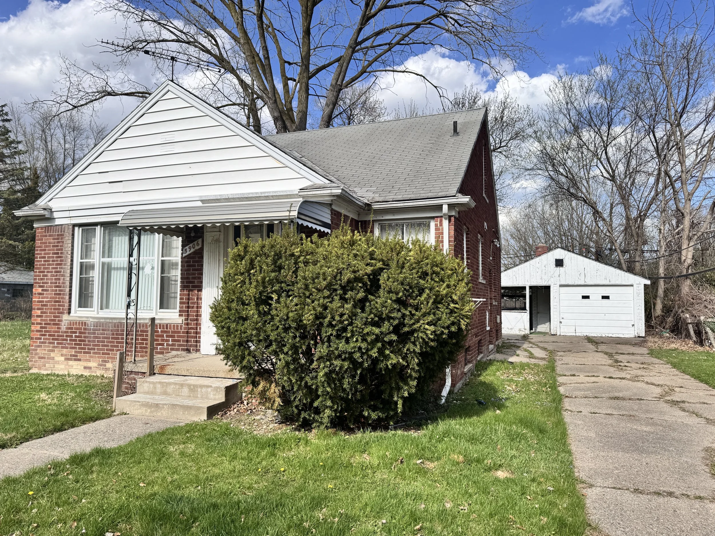 5906 Hereford St, Detroit, MI 48224