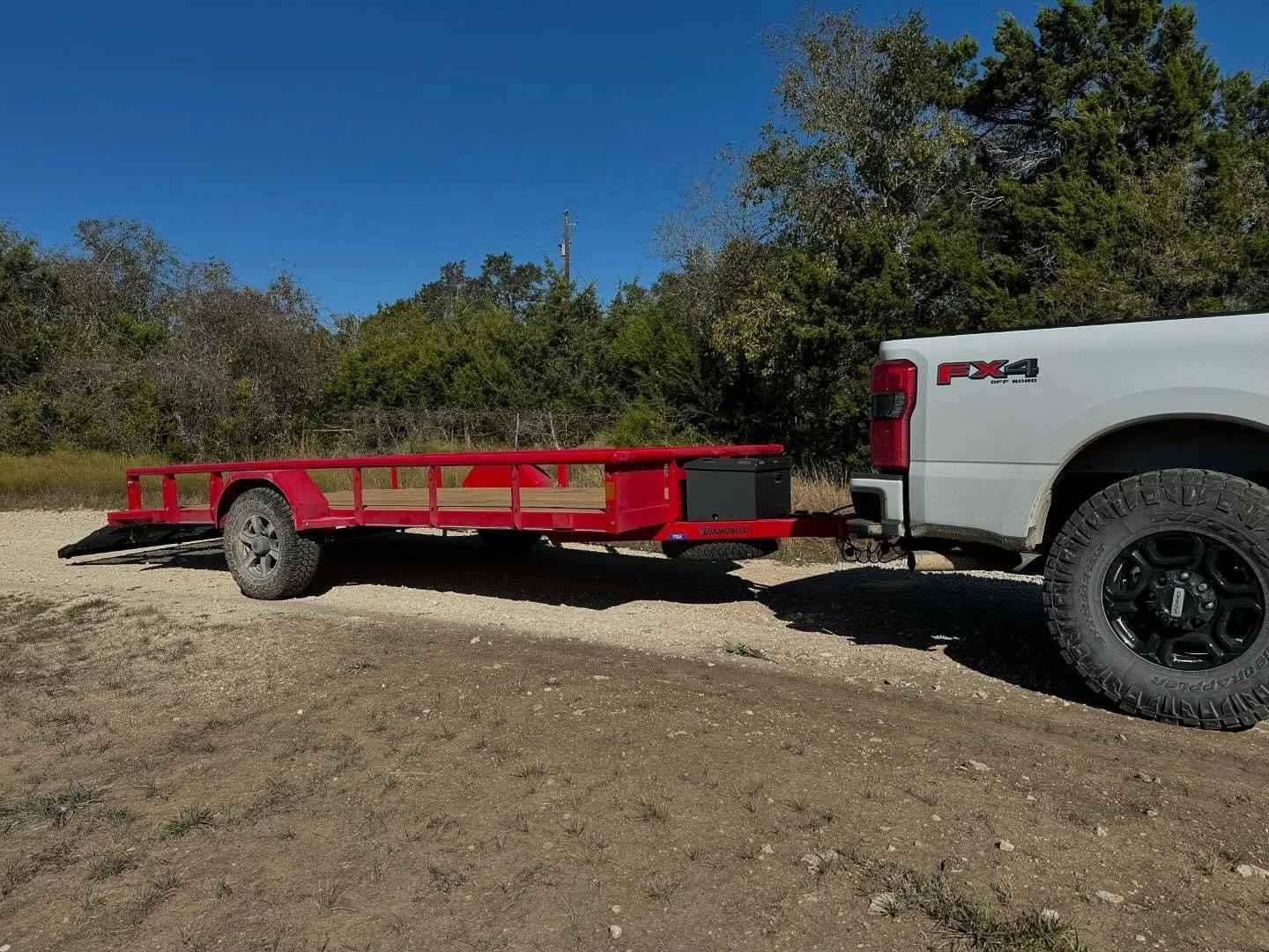 Absolutely love this new little @diamondctrailers PSA…all of my equipment trailers are overkill for hauling around a zero turn or CanAm. This thing is perfect, and built with exceptional quality as always. And a big thanks to Teegan @koc.outdo