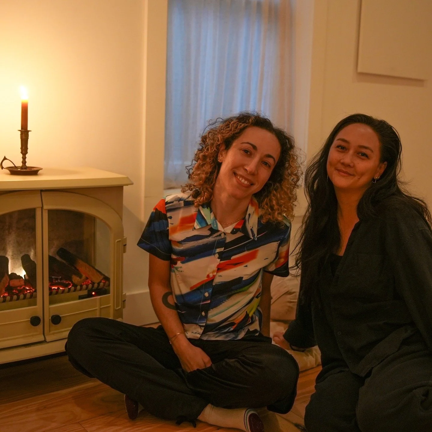 Last night had everything we needed: rainy day coziness, emotional support stones, tarot readings, nurturing snacks, an intuitive playlist by @valorie.steier, and community building with old and new friends. 

Thank you so much for coming, and if you