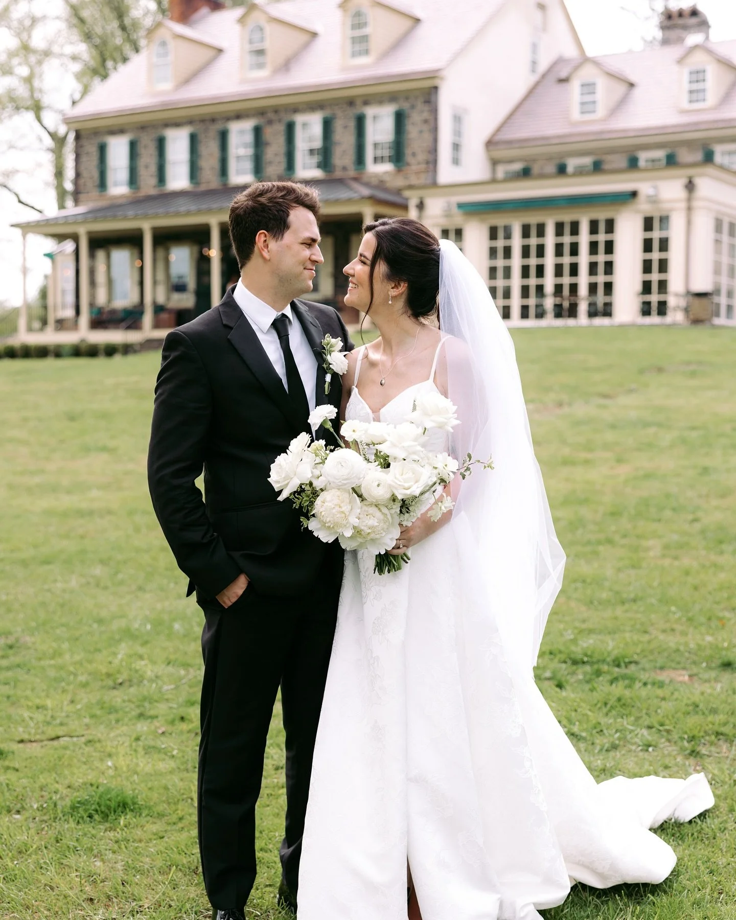 Everlasting love. 🌼

@innatgracewinery 
@asthedeermedia 
@opalavenueevents 

#weddingflorist #weddingflorals #paweddingflorist #phillyweddingflorist #flowers #florist #wedding #njweddingflorist #chestercountyflorist #chestercountyweddingflorist #lan