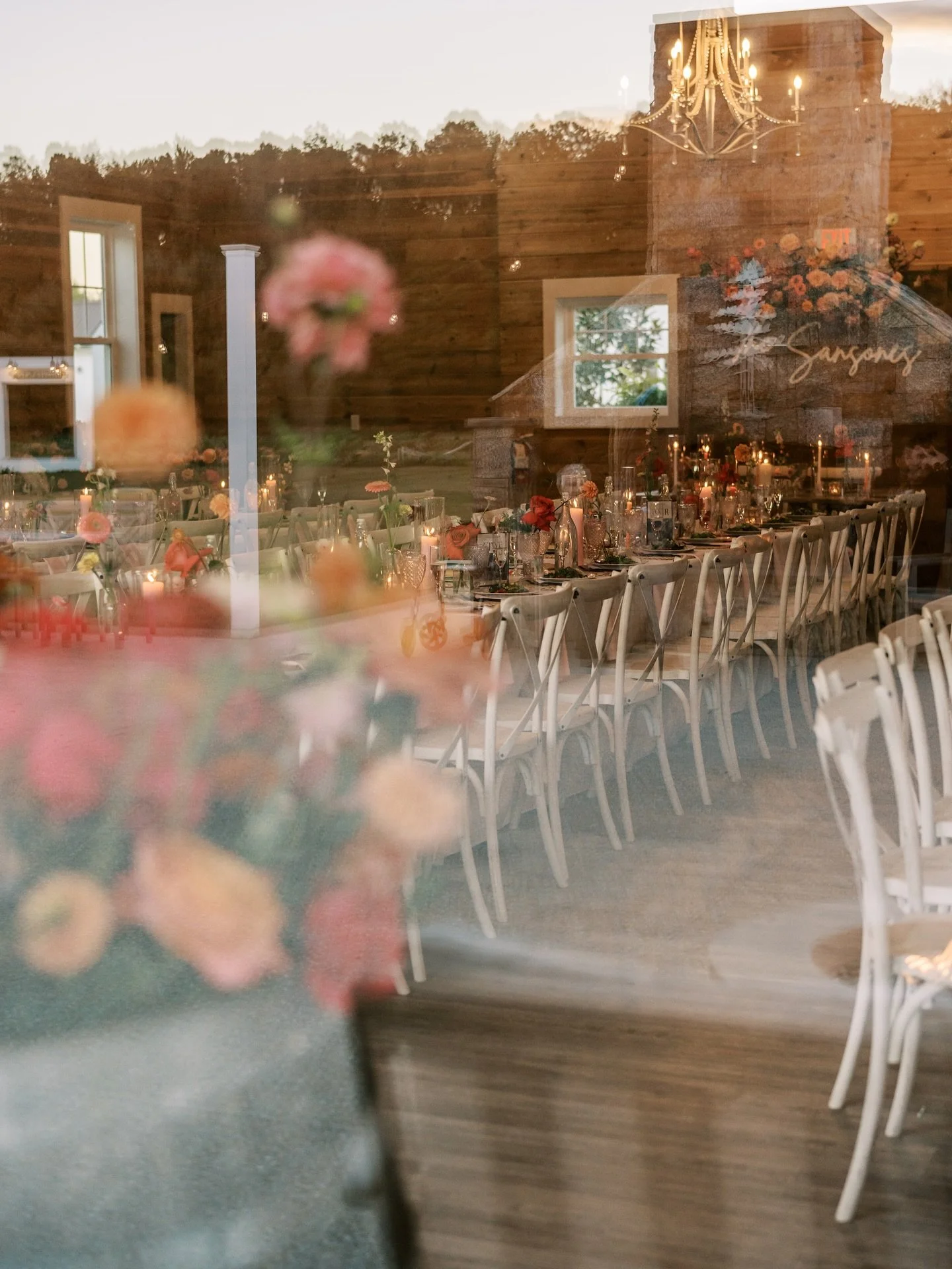 A peek into R + N✨

I remember when I got married Reilly messaged me to tell me my colorful wedding made her one-day wedding inspo change.. and she kept her word! 
Hot Pink 🤝🏼 October

Coordinator @thepartygirlsde 
Photo @caitlingilbertphoto 
Video