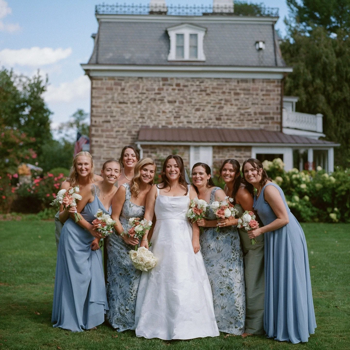 Here to party&hellip; with class, ofc 🪩🪞🌿🎤💅🏻

Venue @woolvertoninn 
Planner @olivestreetevents 
Photography @redfieldphoto 
Florist @hazelnutflowers 
Band @ebetalent 
Hair &amp; Makeup @aleksandraambrozy 
Cake @newjunebakery 
Tabletop/Linen @pa