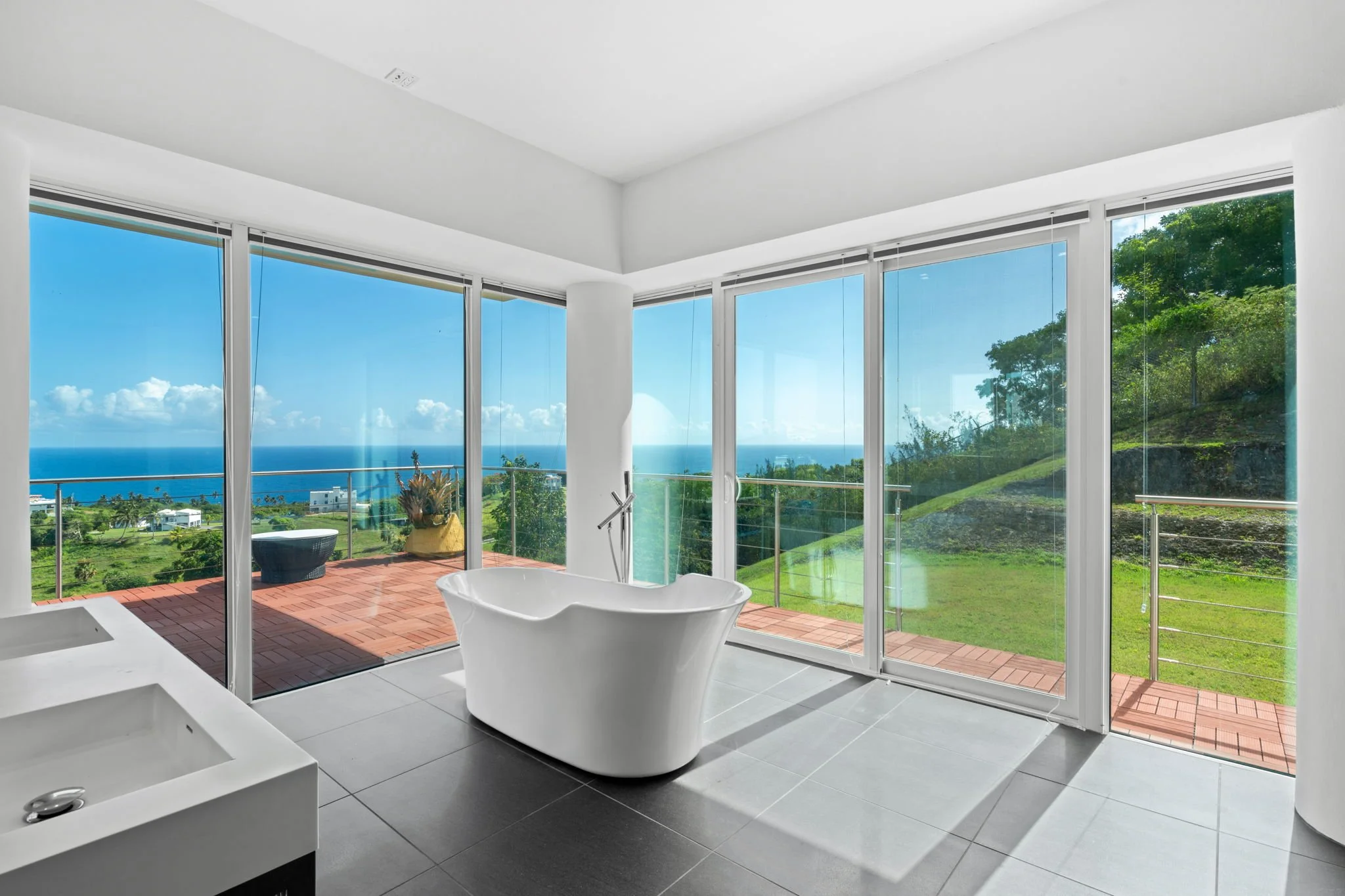 Van Hall Haven – A Distinguished Oceanfront Masterpiece in Quebradillas
