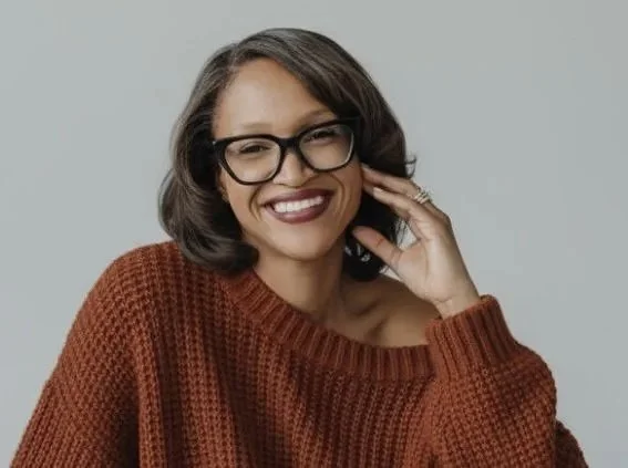 Olivia Lavelle, LCSW, EMDR therapist offering online intensives to women in California.