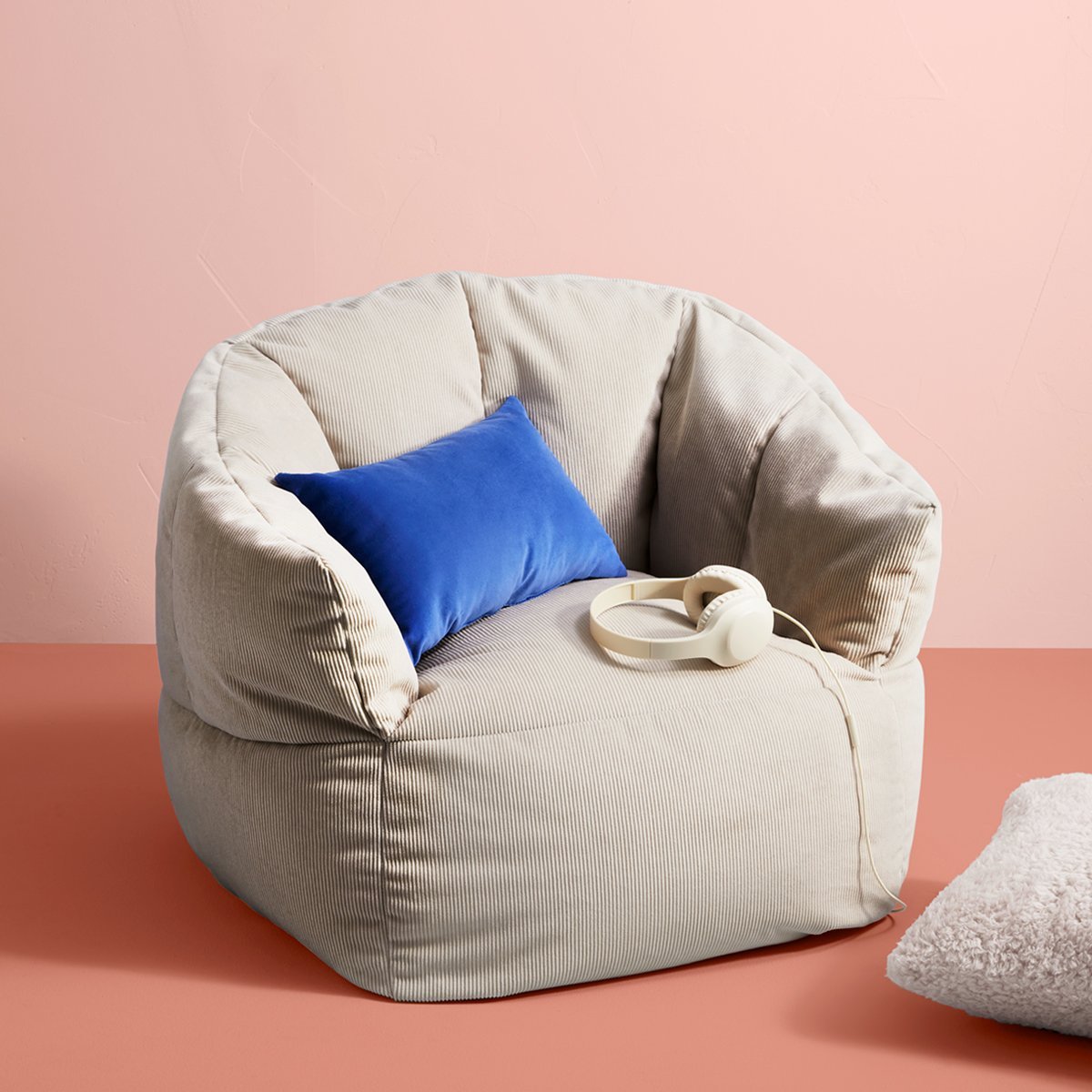 BTC_DormRoomIdeas_Seating_FINALS_beanbagchair.jpg