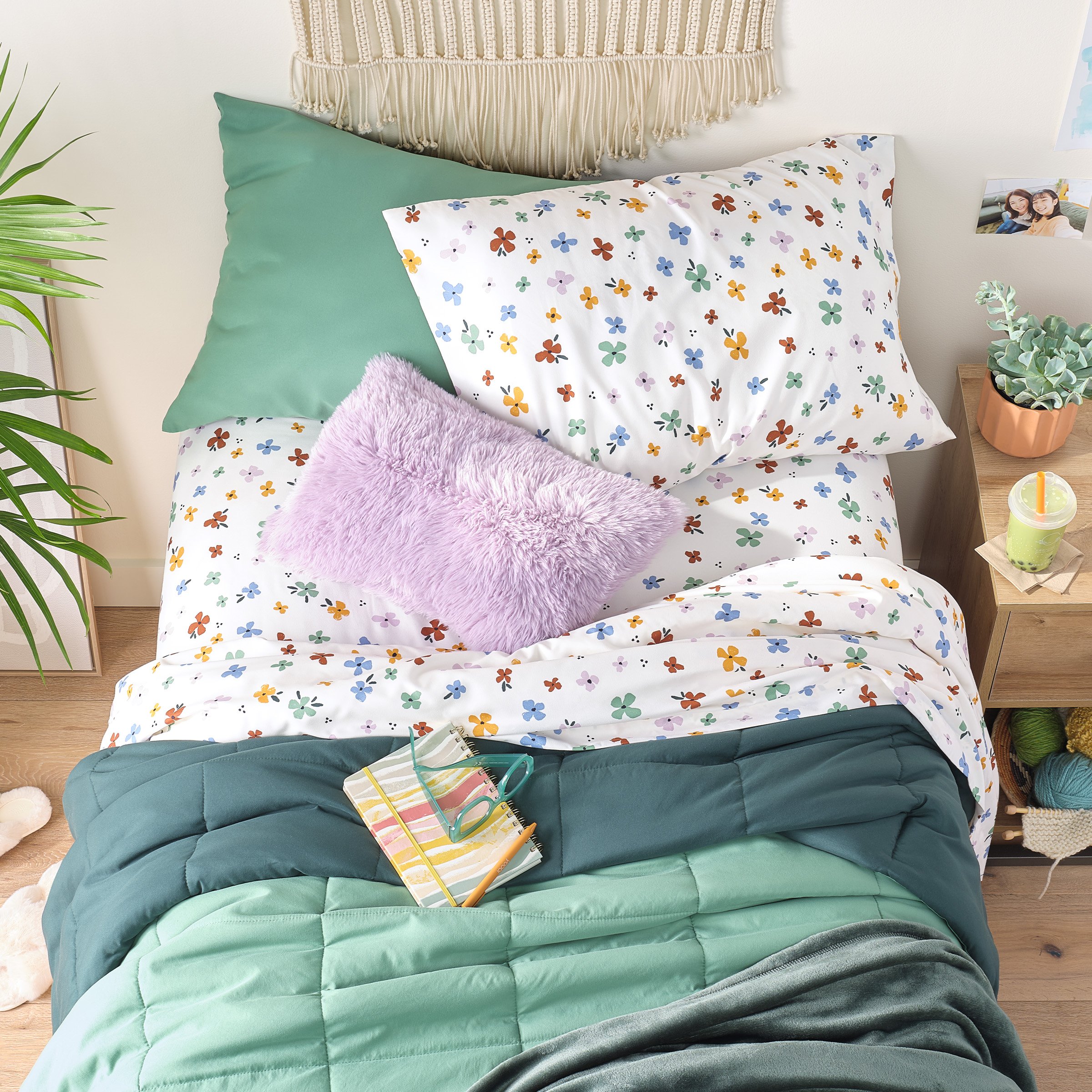 C-002155-01-035_10_DormRoomSmallSpaceIdeas_BeddingLook_1–Floral_JulyWk2_COP_2400x2400.jpg