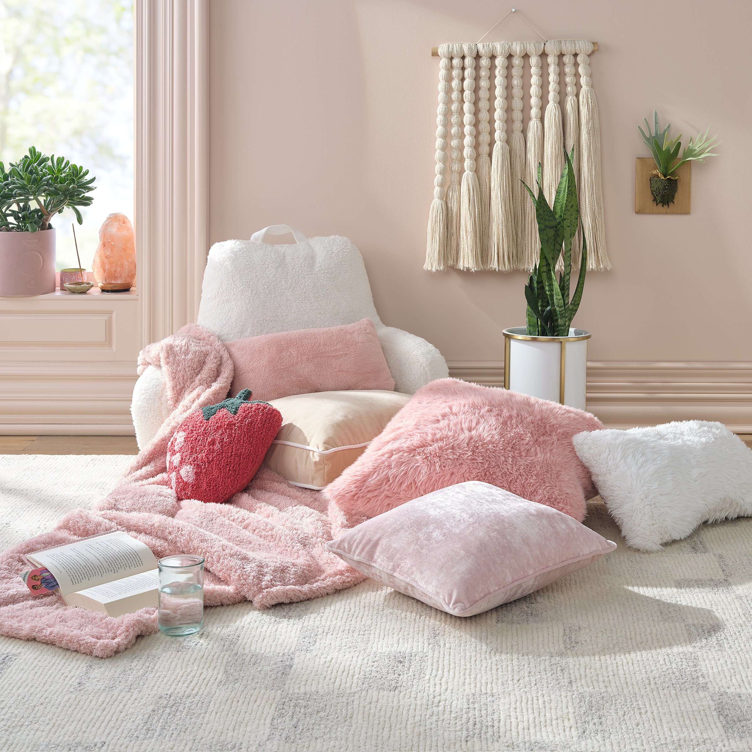 C-002155-01-035_14_DormRoomSmallSpaceIdeas_FloorPillow_SeatingLook_1-Blush_JulyWk2_COP_2400x2400.jpg