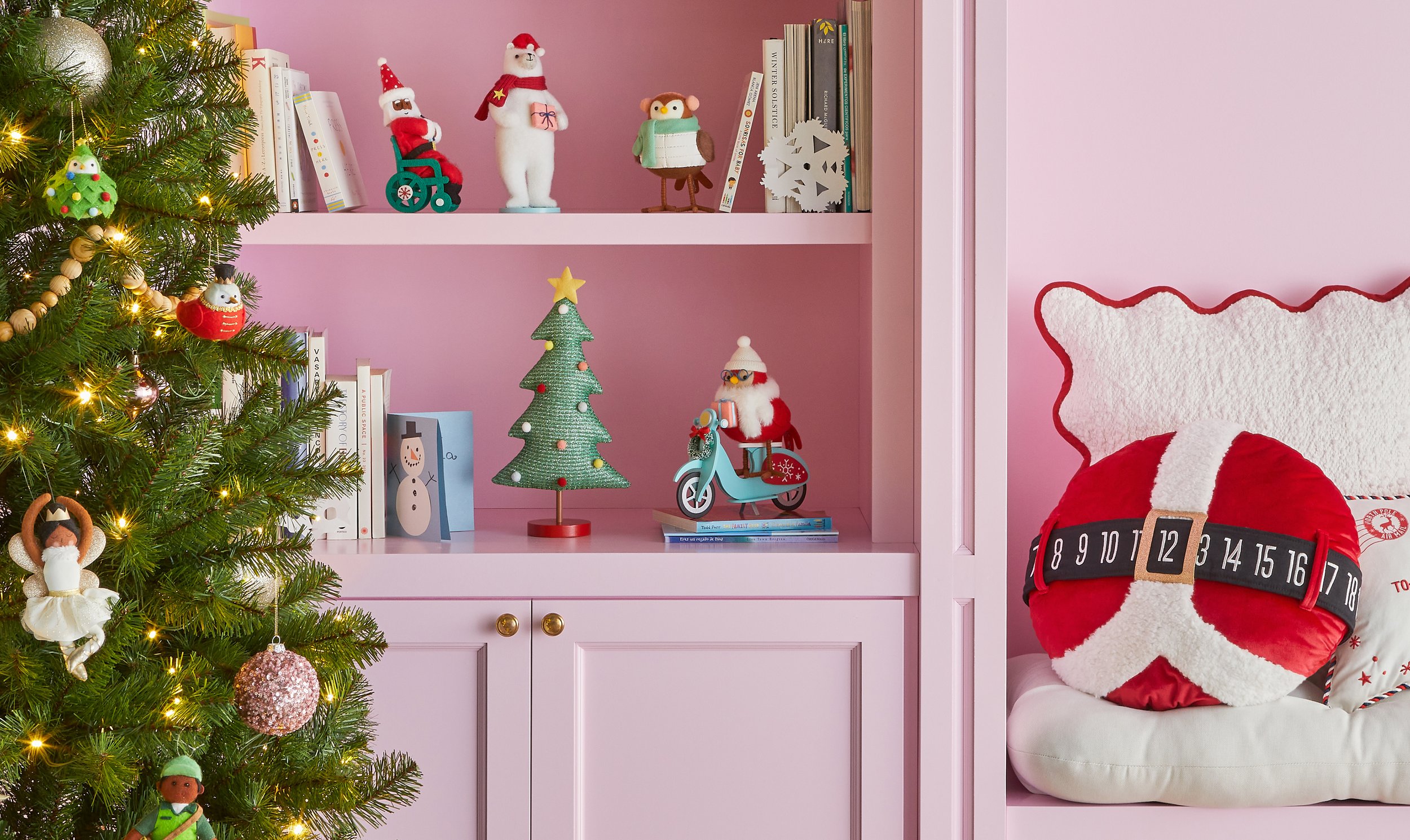IndoorChristmasDecor_GingerbreadPlayhouse.jpg