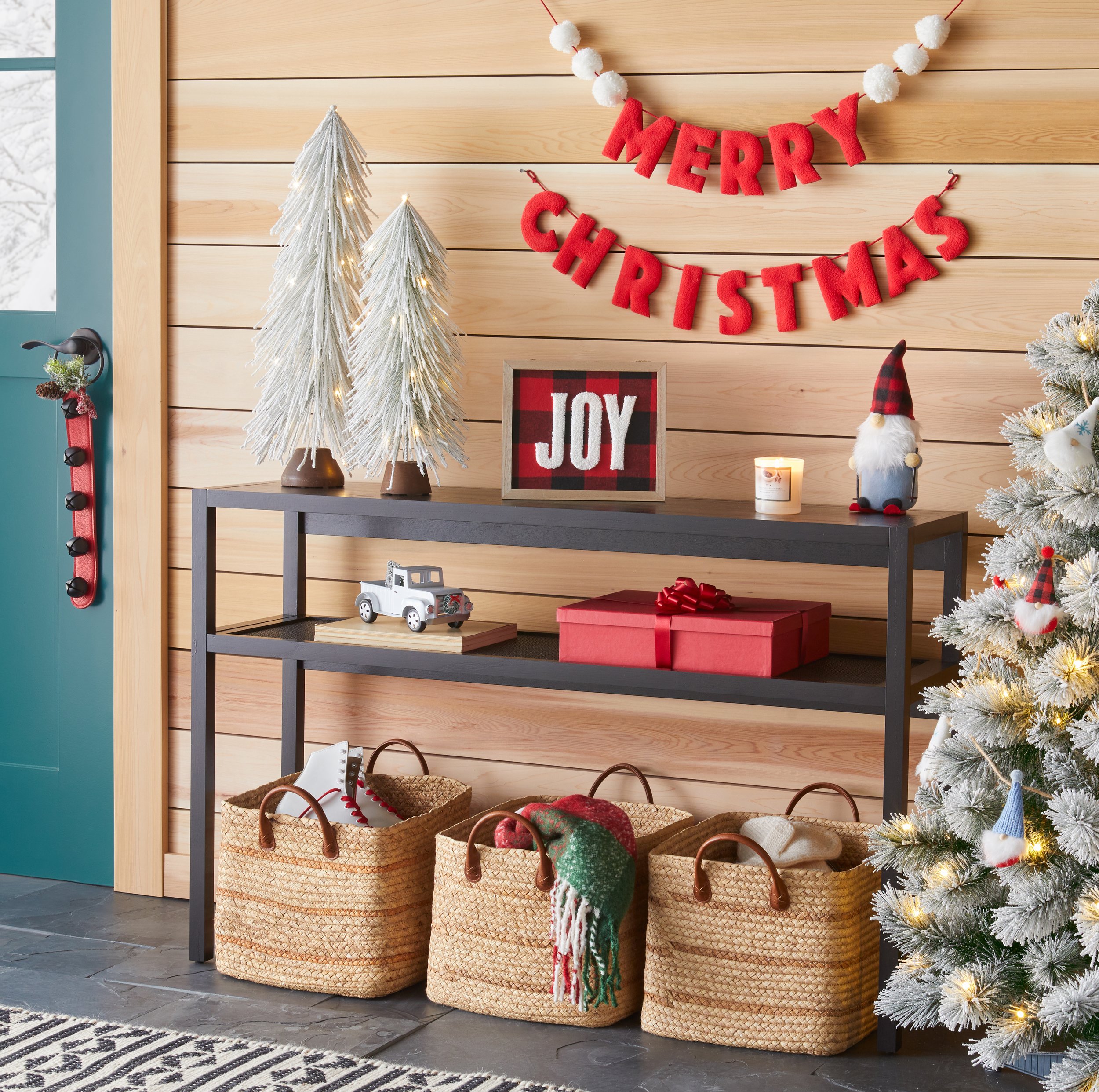 IndoorChristmasDecor_WinterLodge.jpg