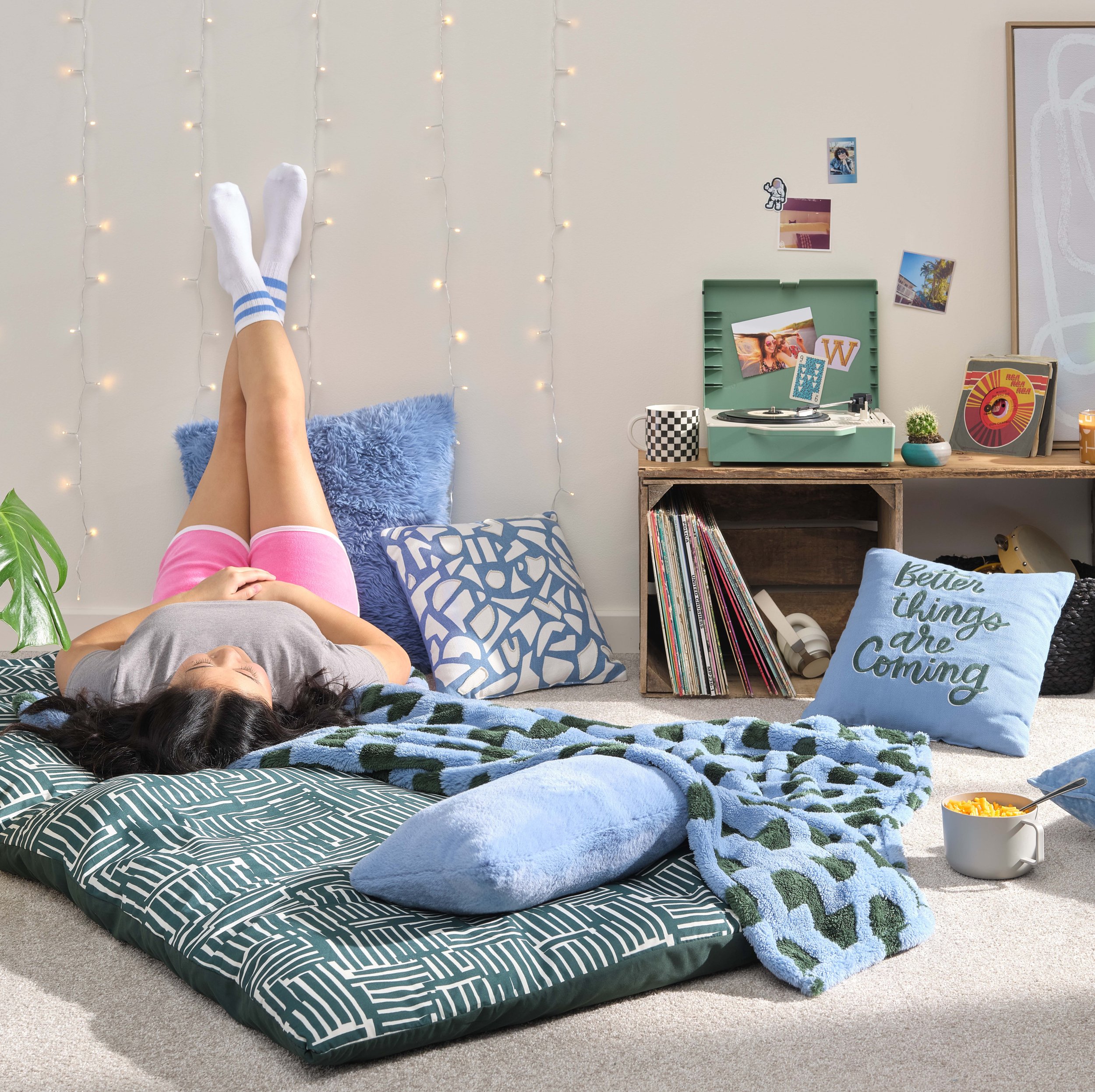 C-002155-01-035_15_DormRoomSmallSpaceIdeas_FloorPillow-SeatingLook2Blue_JulyWk2_square.jpg
