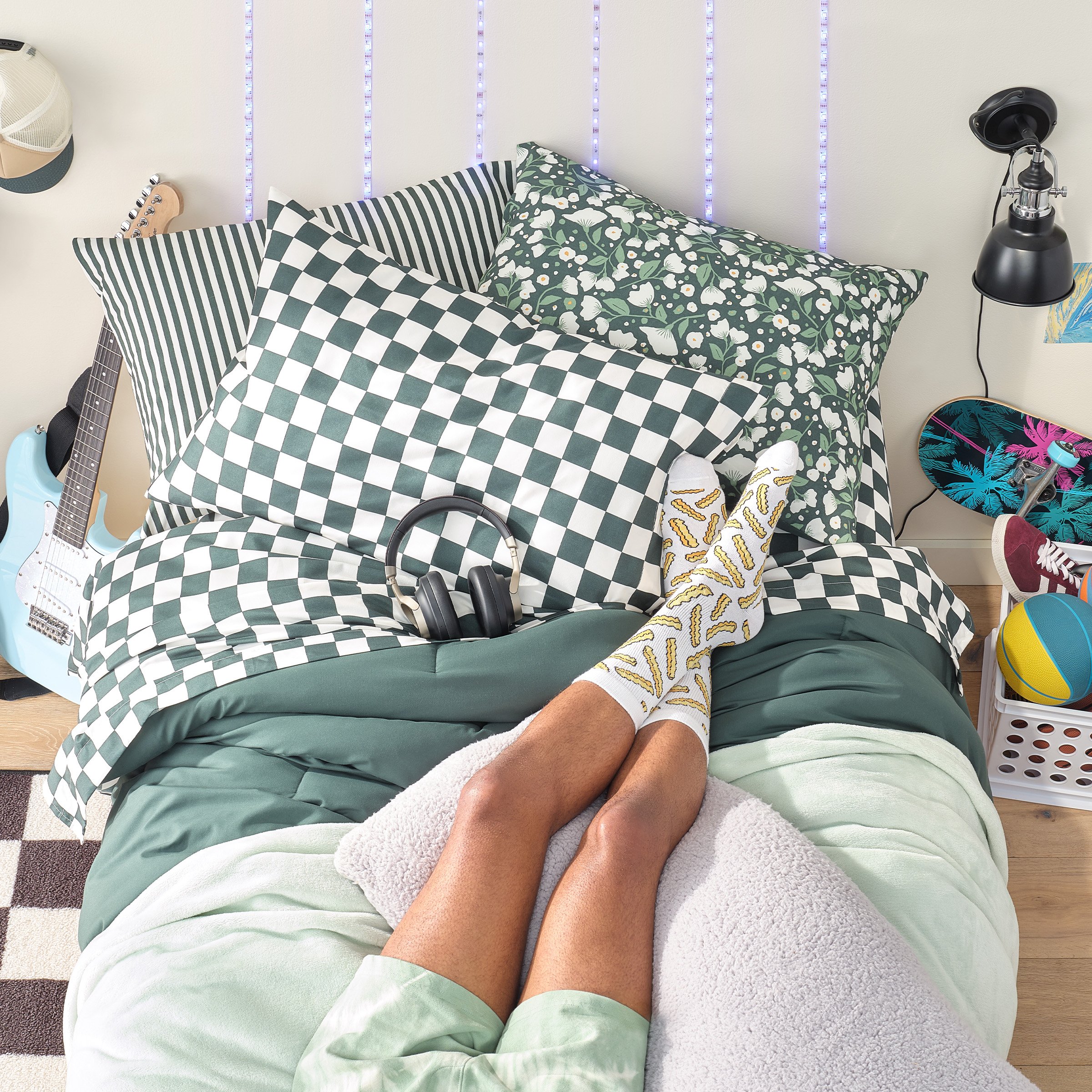C-002155-01-035_10_DormRoomSmallSpaceIdeas_BeddingLook_1–Green_JulyWk2_COP_2400x2400.jpg