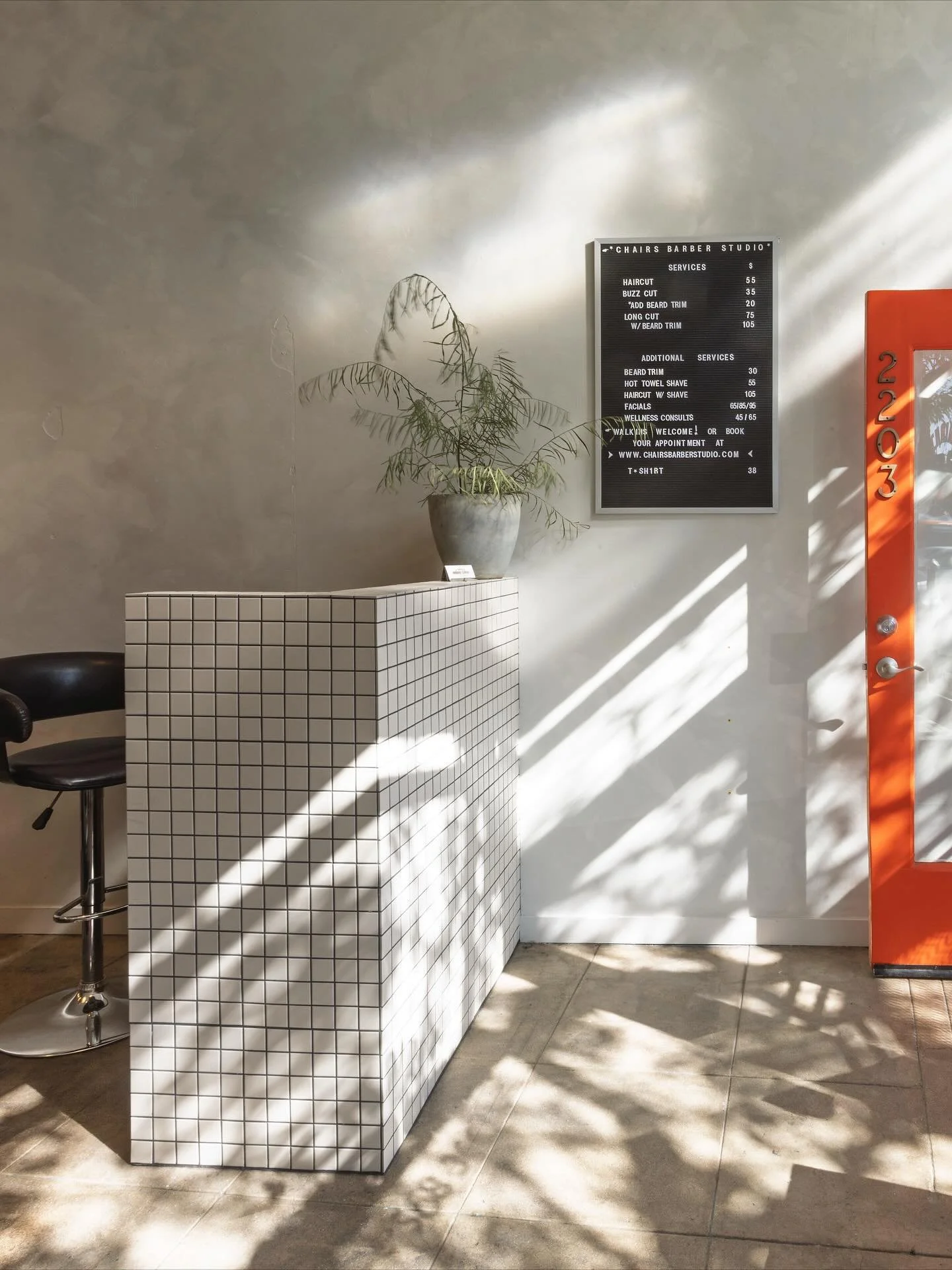 The Barber Shop Project.

With new owners and a new vision, this beautifully obscure space came to me in desperate need of a refresh.

The brief? 

A little minimalist. 
A little warm. 
A little utilitarian. 
A little Oaxacan. 
A little mid century. 