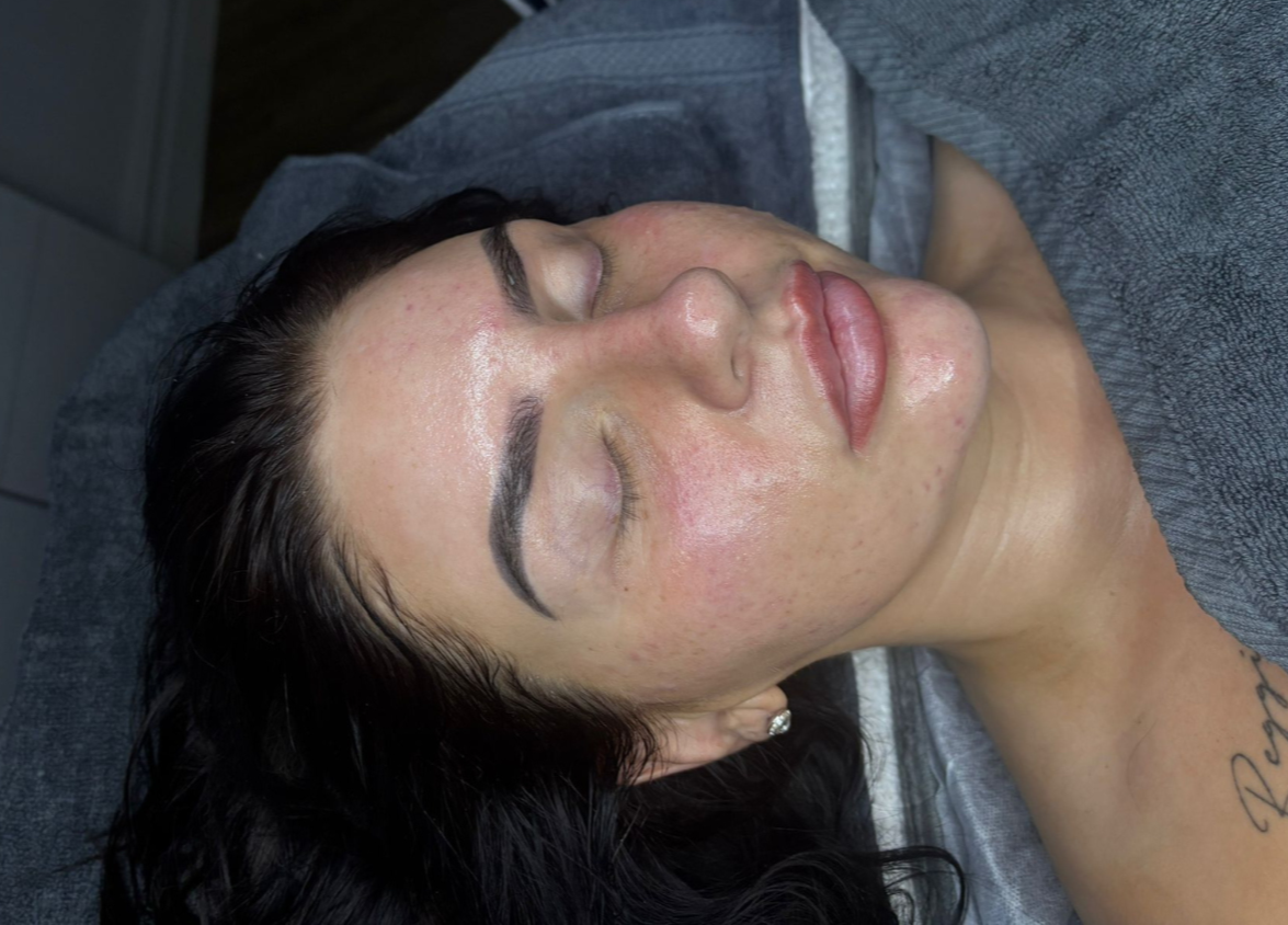 Deluxe Deep Clean facial in Basingstoke. Detox, refine and clear excess debris and acne at Flow Through Aesthetics