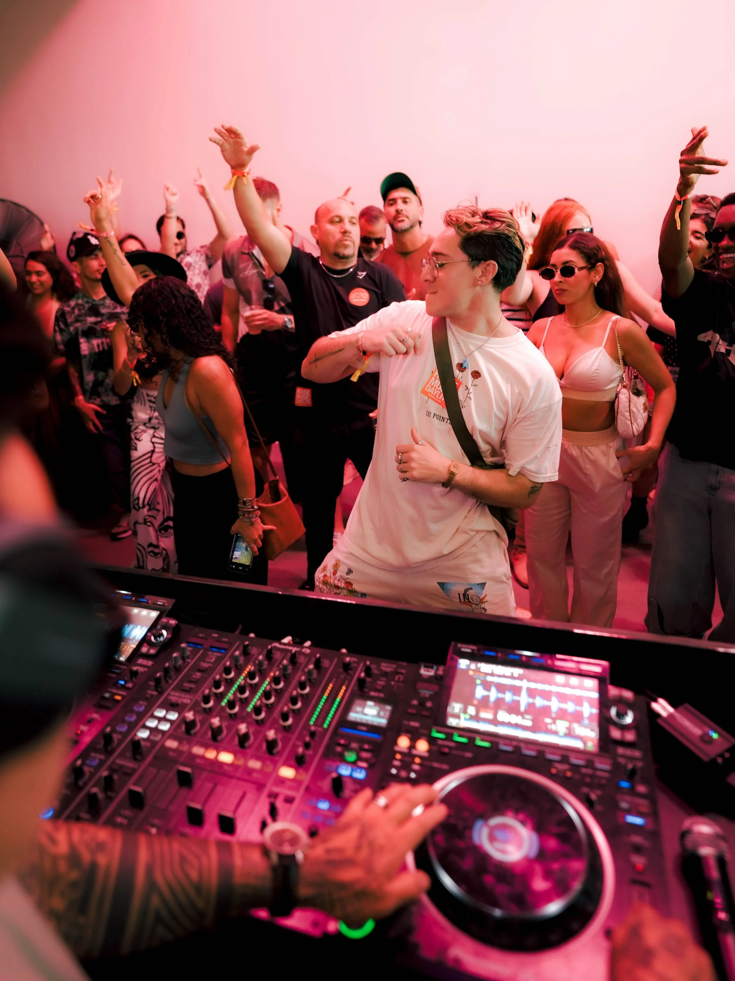 YOU LOVE TO DANCE 💃🪩🕺
House music + Good Vibes 💕

Thanks for spending your Saturday morning with us! 

🔥150+ new pics just uploaded to our gallery. Head over to DayliteOrlando.com 

Tell your friends 👉 Next House &amp; Coffee is Sept 26th - @qr