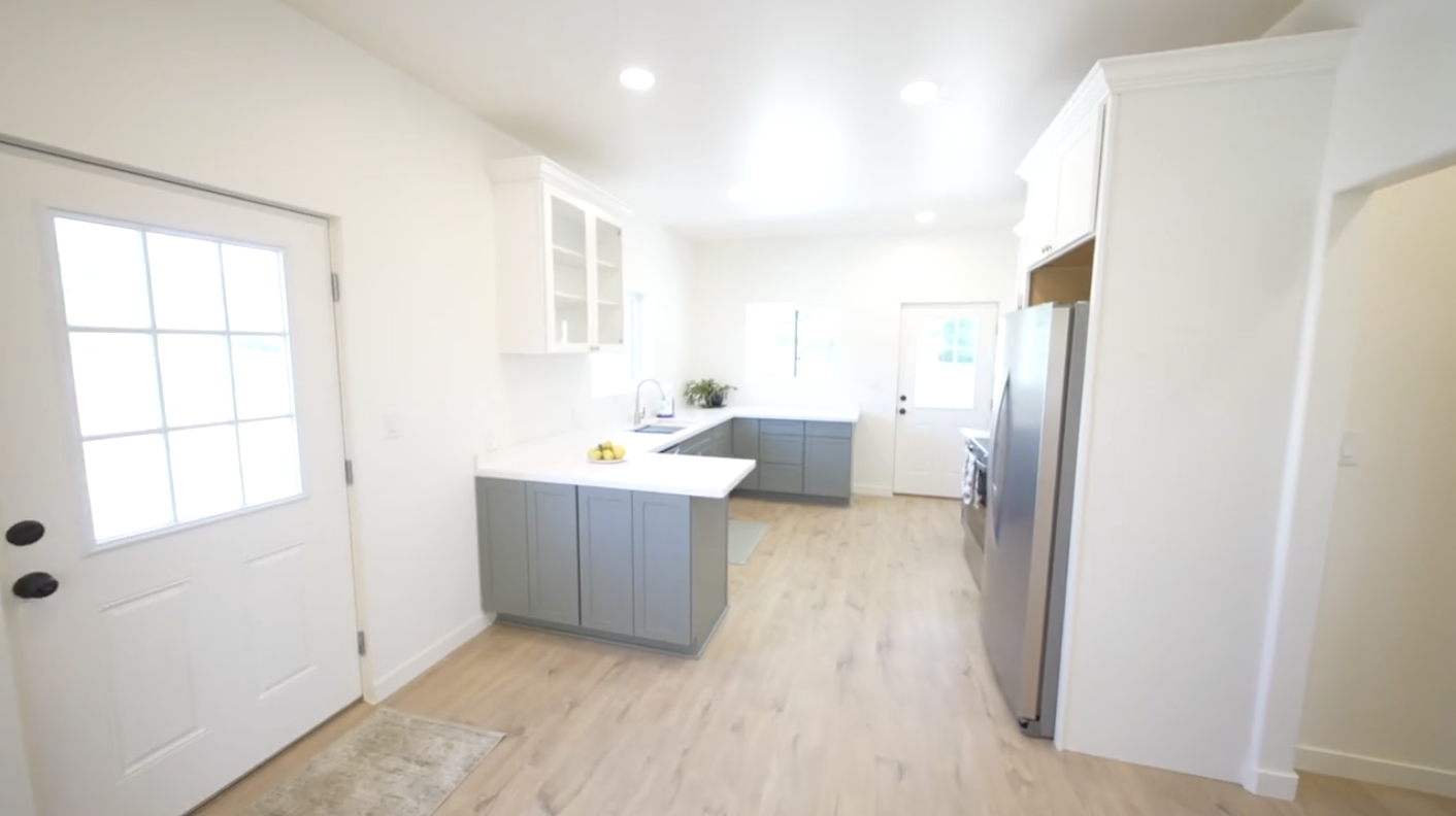 Oakdale ADU Builder - Entryway and Kitchen - Image..png