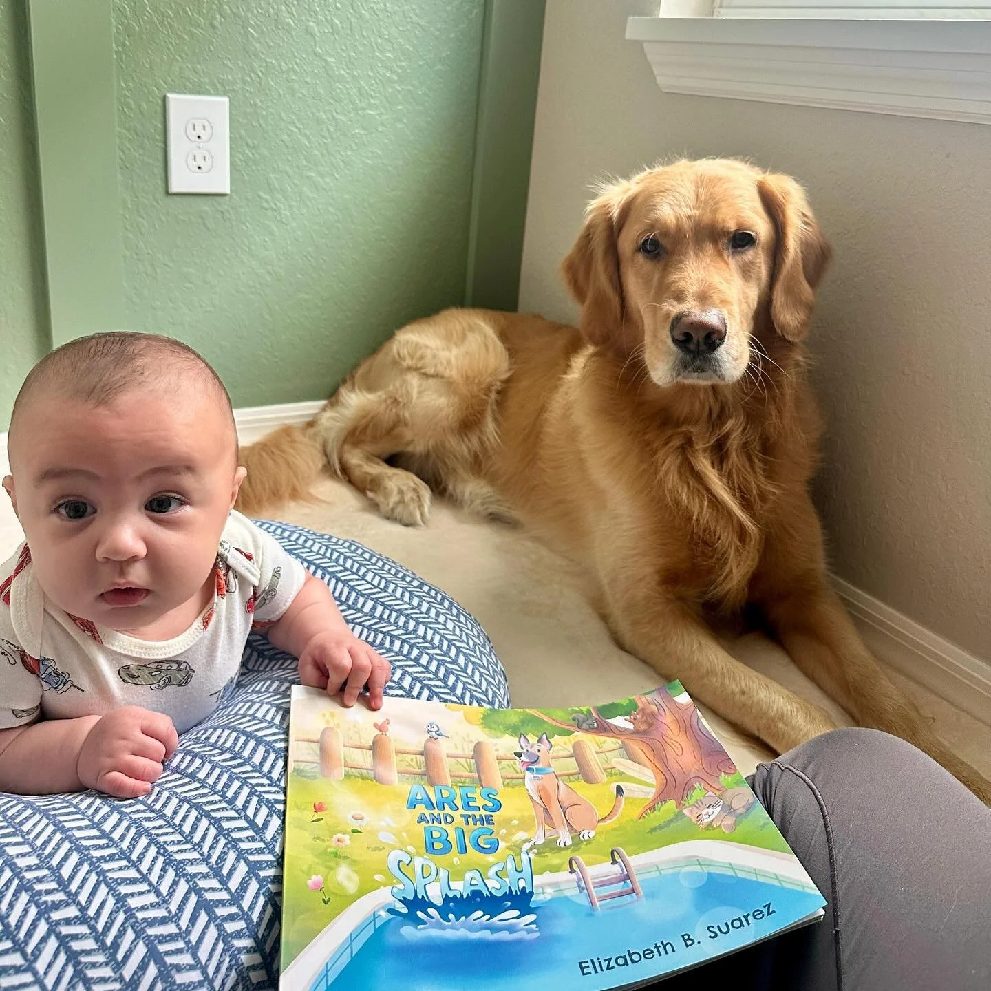 Surrounded by love and stories, this little one shares a special moment with his furry best friend. 🐾👶 With Ares and the Big Splash in hand, their days are filled with curiosity, companionship, and the kind of memories that last a lifetime. 💛📖