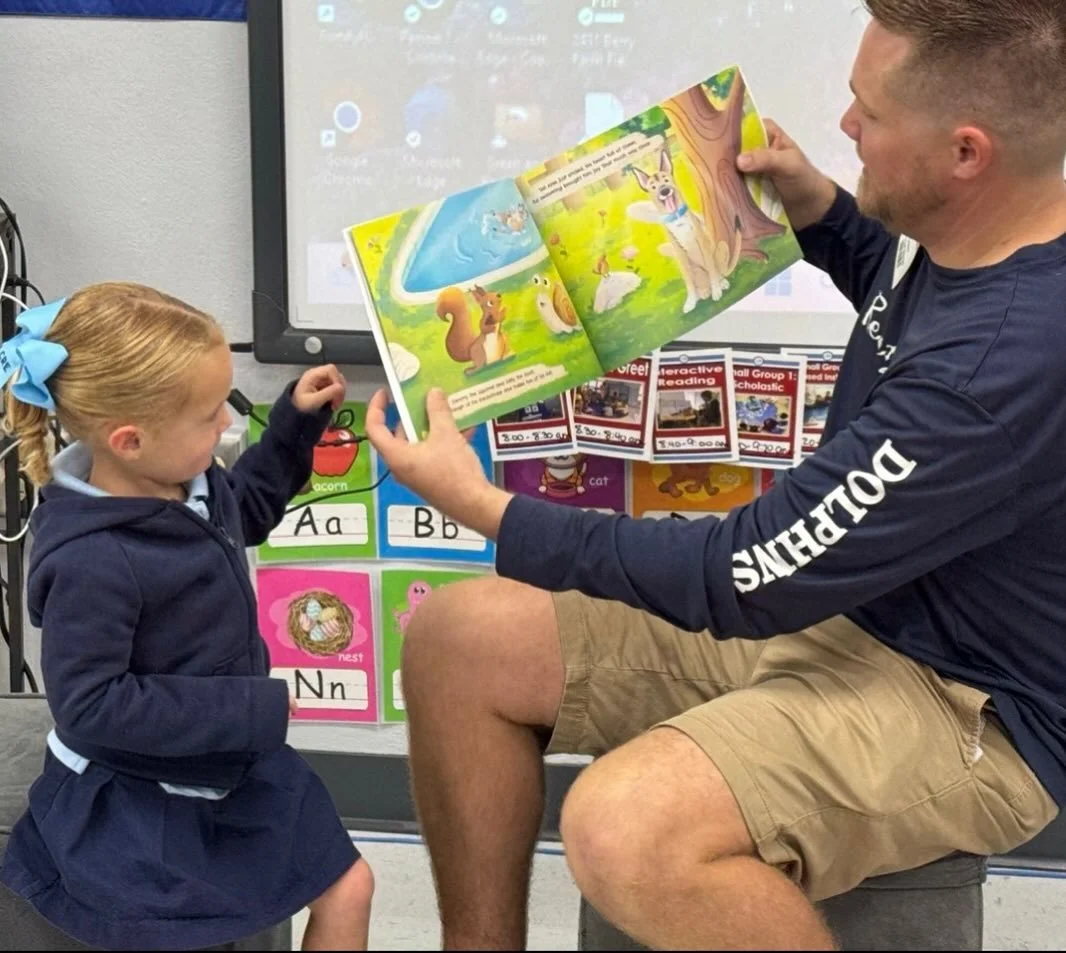 Nothing beats having Dad in the classroom for story time! 🍎📚

#aresandthebigsplash #author #childrensbook #miami