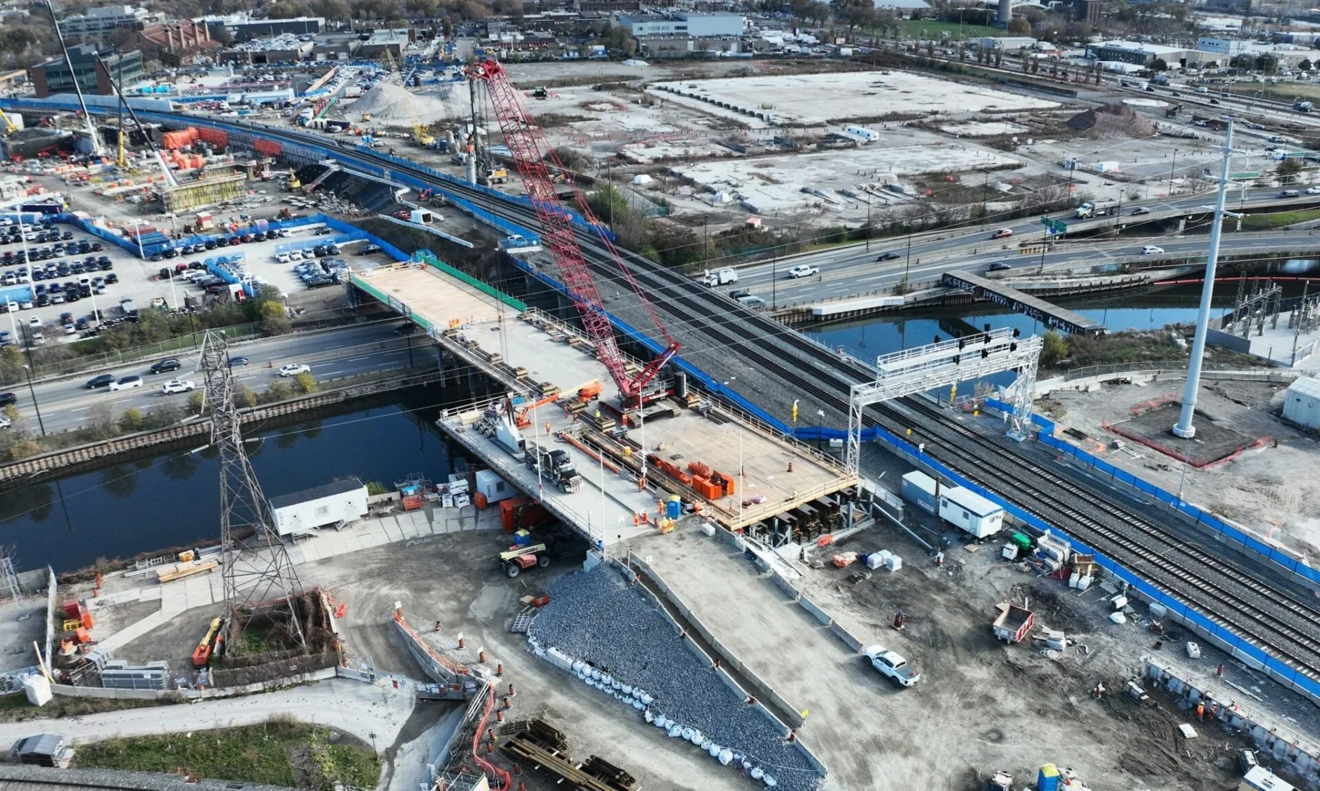 Work progressing along the Lower Don Bridge and the Don Valley Parkway. Image property of Metrolinx.